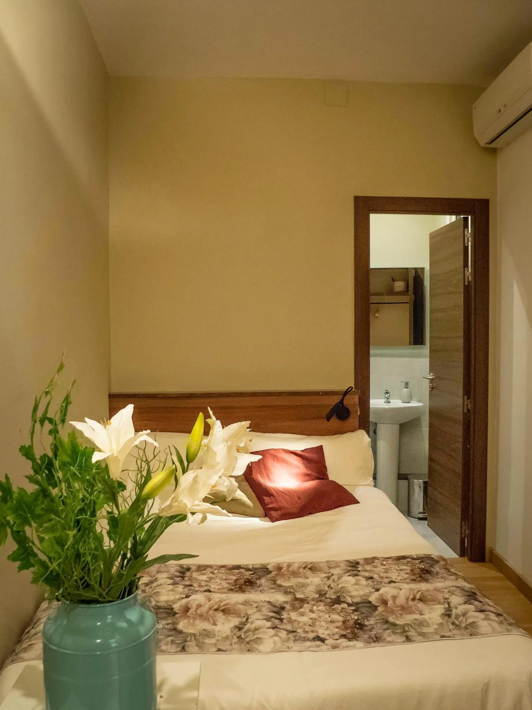 Photo of the whole room, Bed in Pension Ciudadela