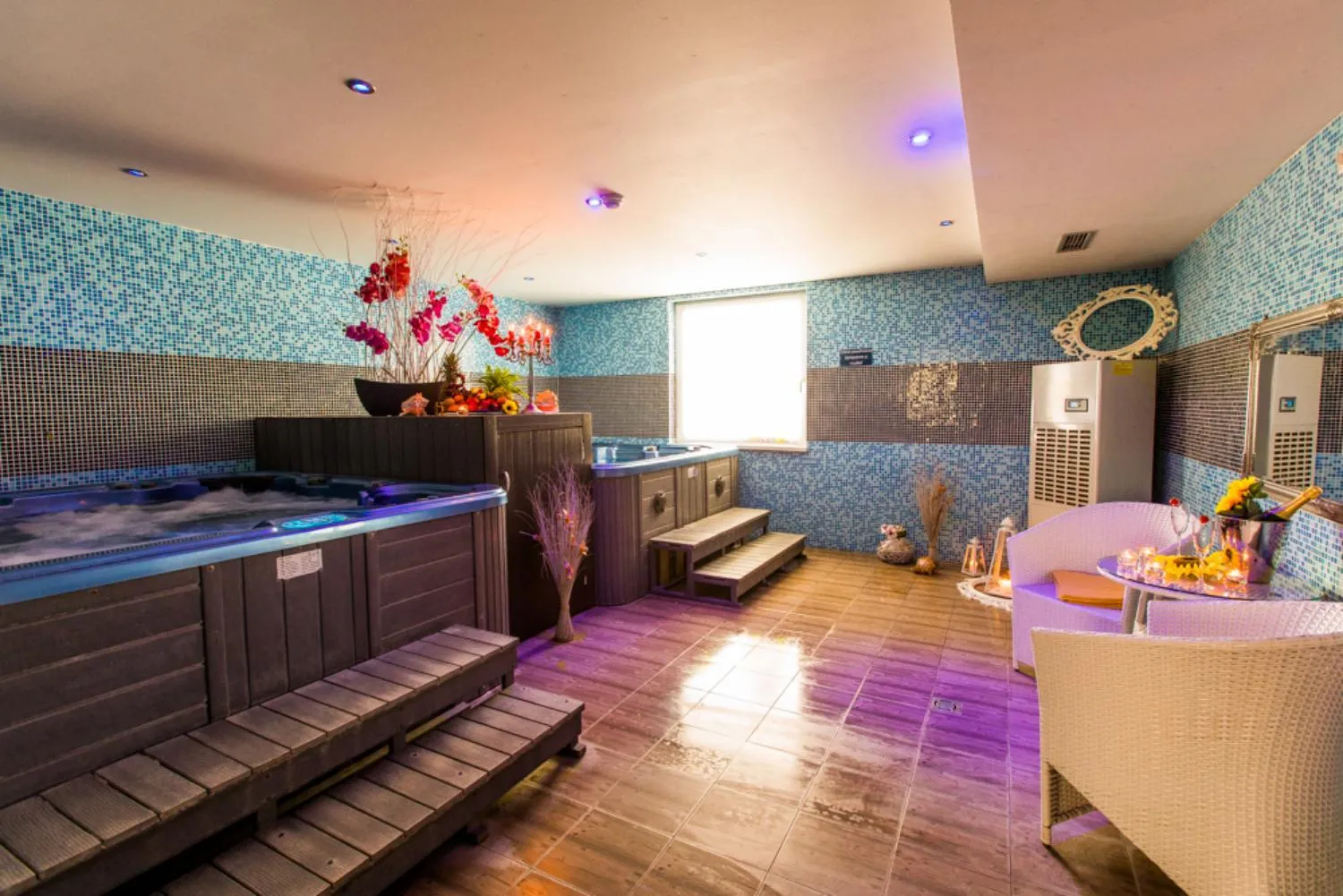 Hot Tub in Hotel Sun