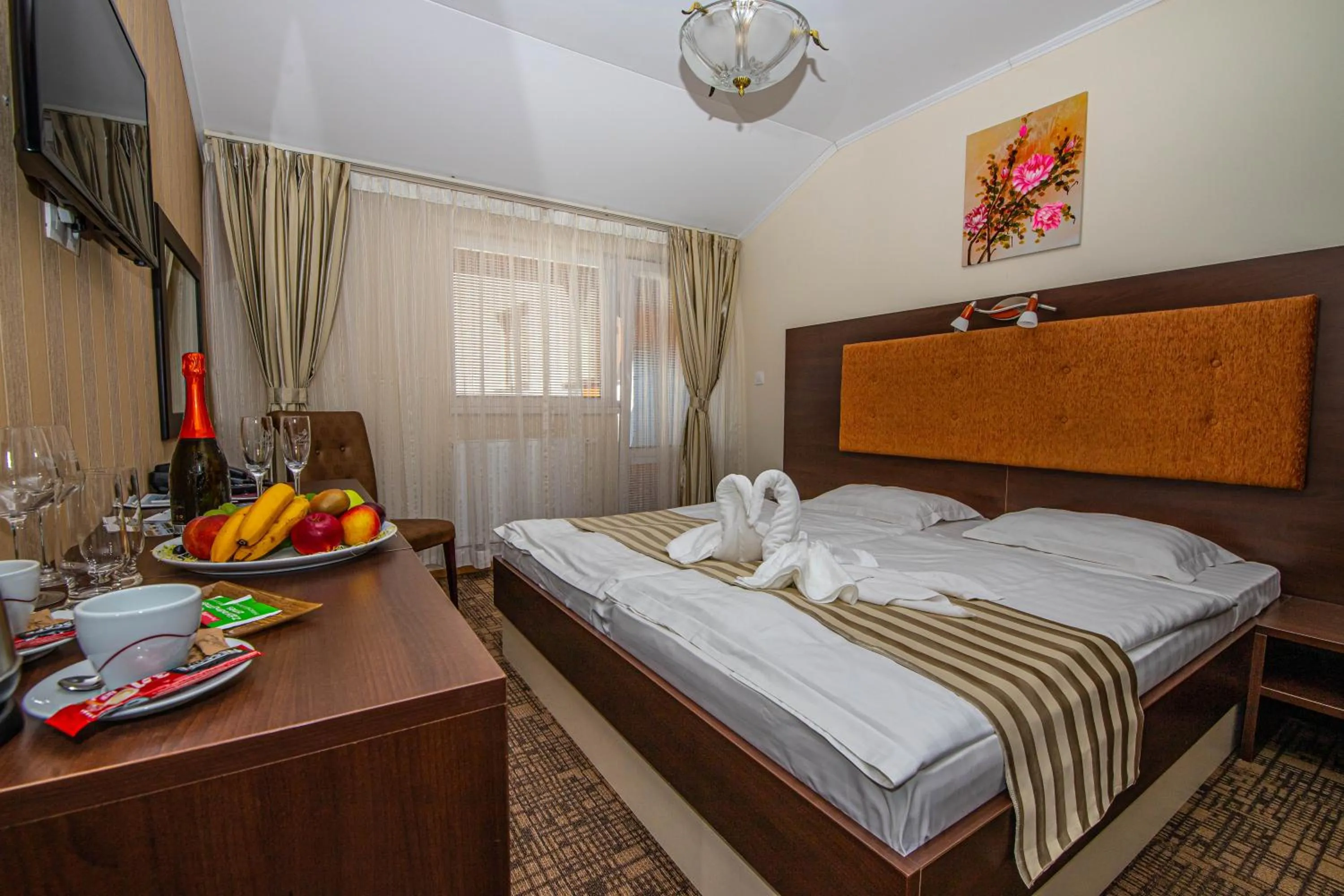 Photo of the whole room, Bed in Hotel Sun