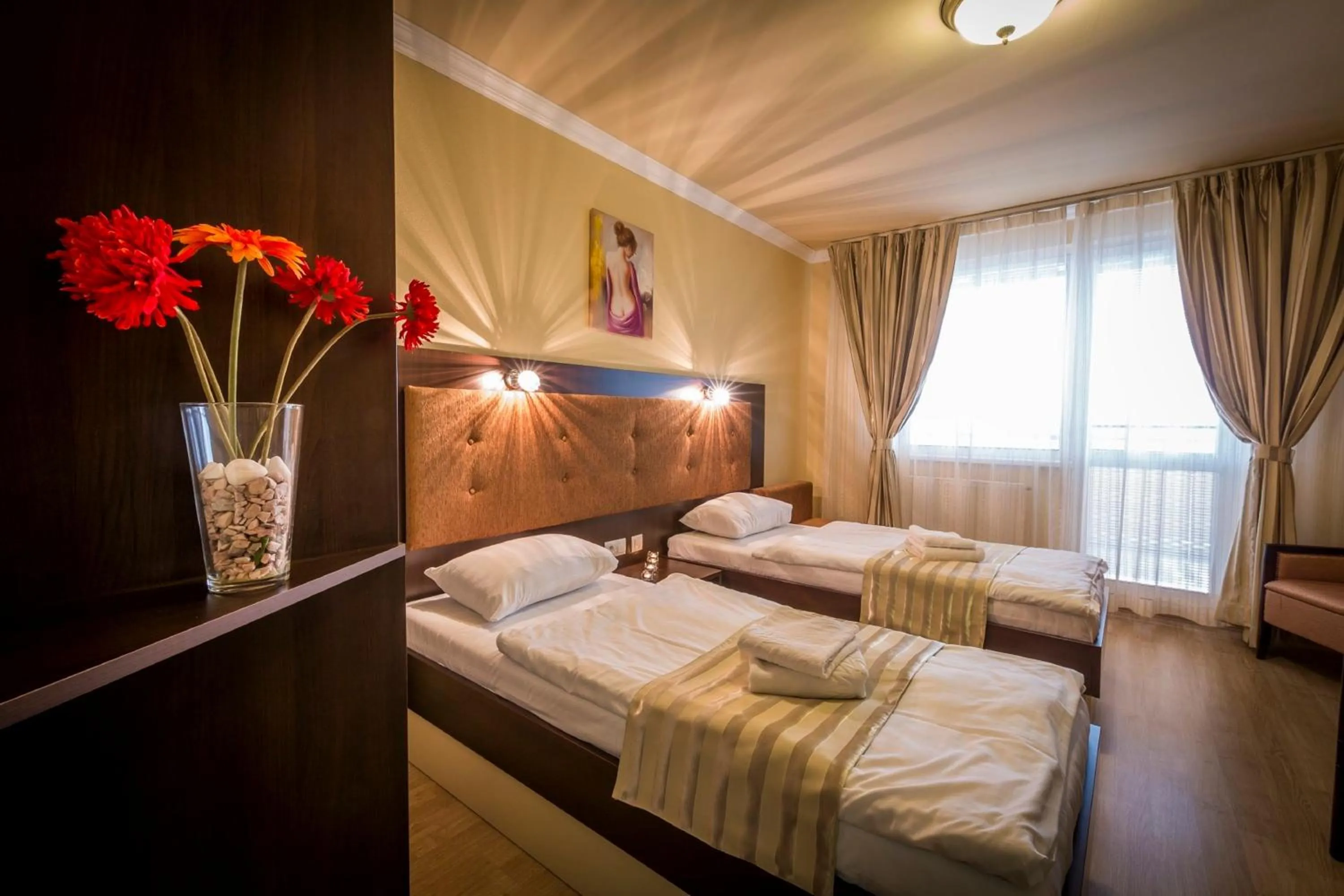 Photo of the whole room, Bed in Hotel Sun