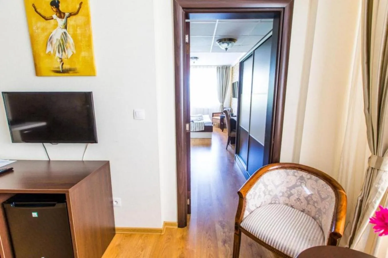 Photo of the whole room in Hotel Sun