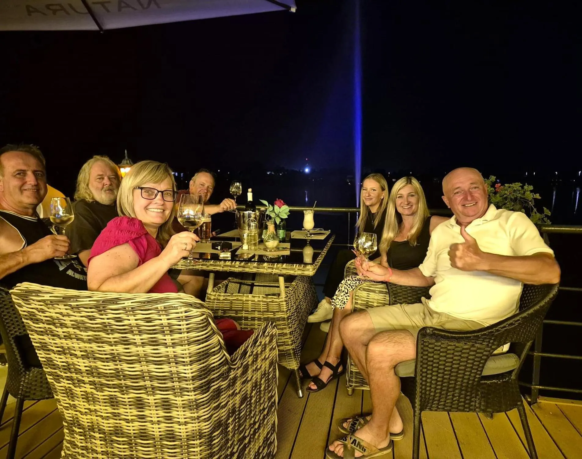 Restaurant/places to eat in Hotel Sun