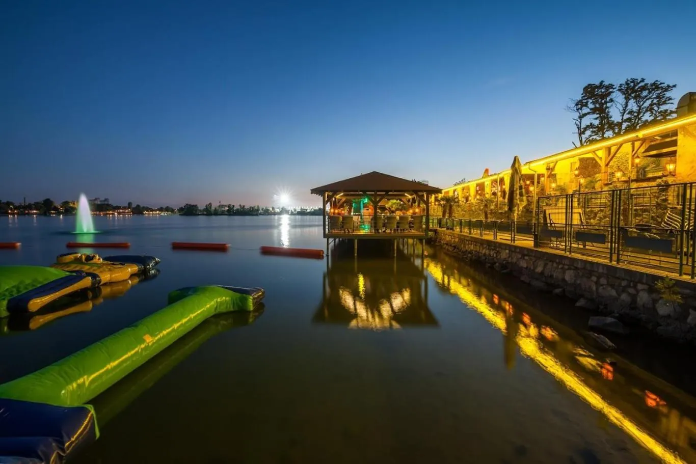 Restaurant/places to eat in Hotel Sun