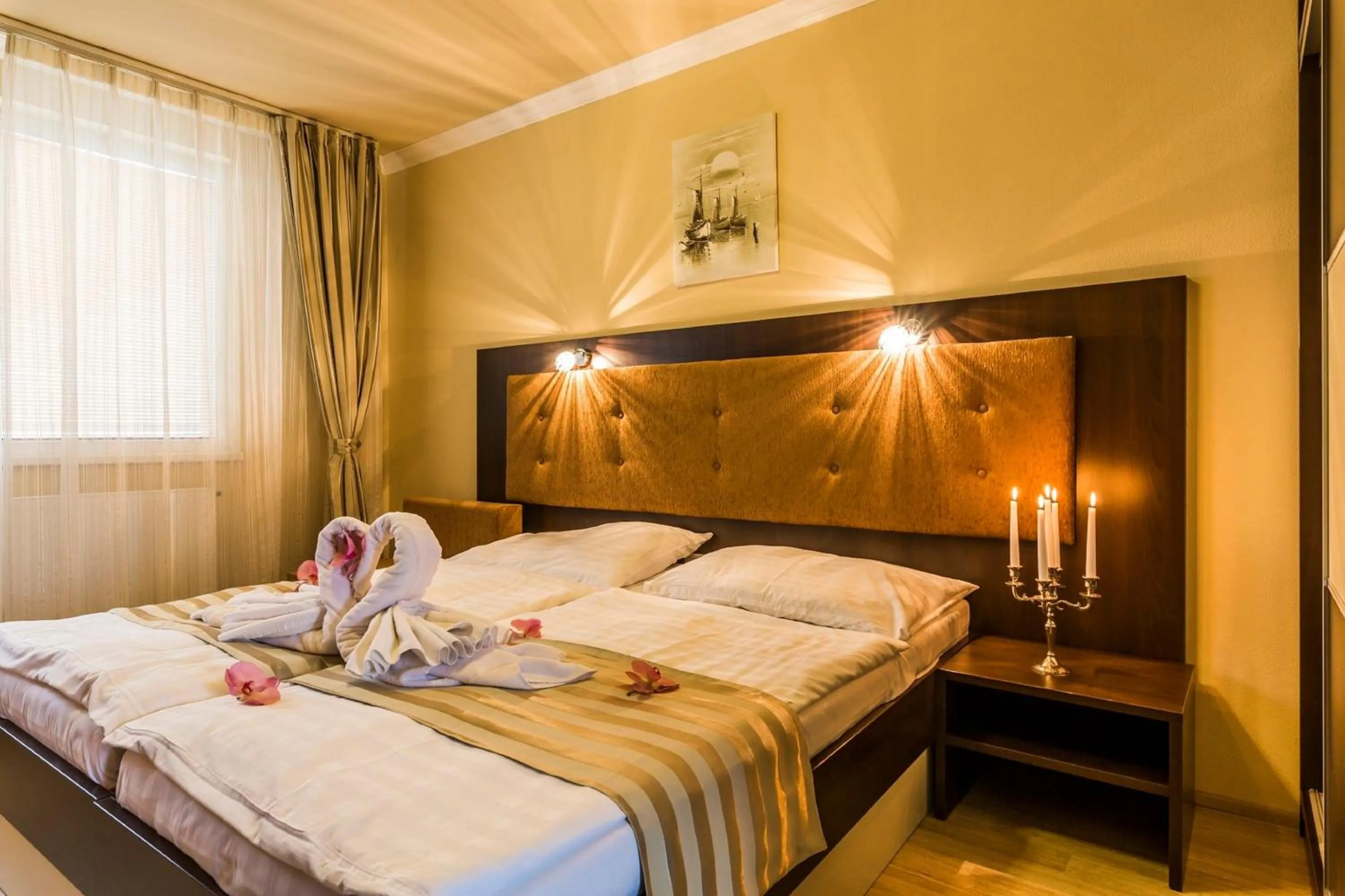 Photo of the whole room, Bed in Hotel Sun