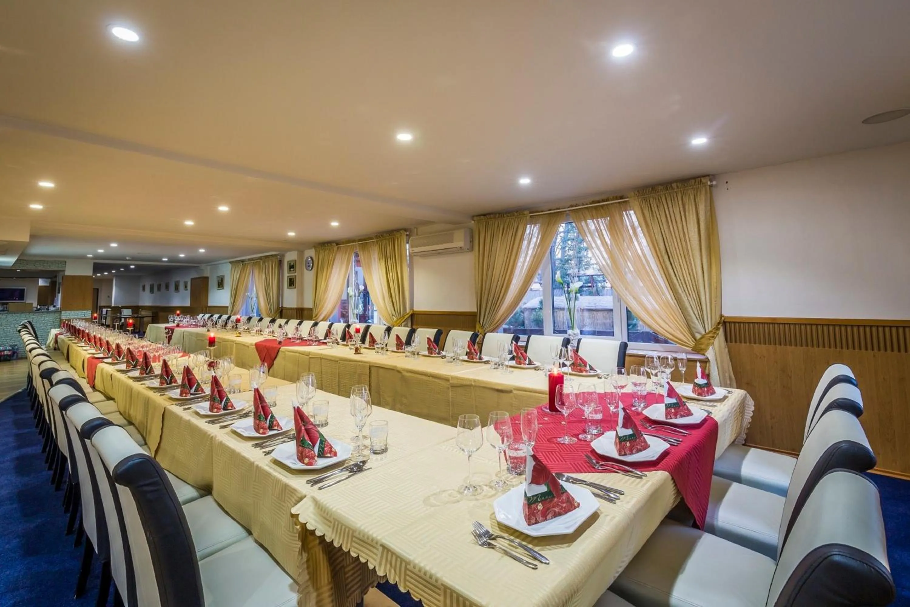 Restaurant/places to eat in Hotel Sun