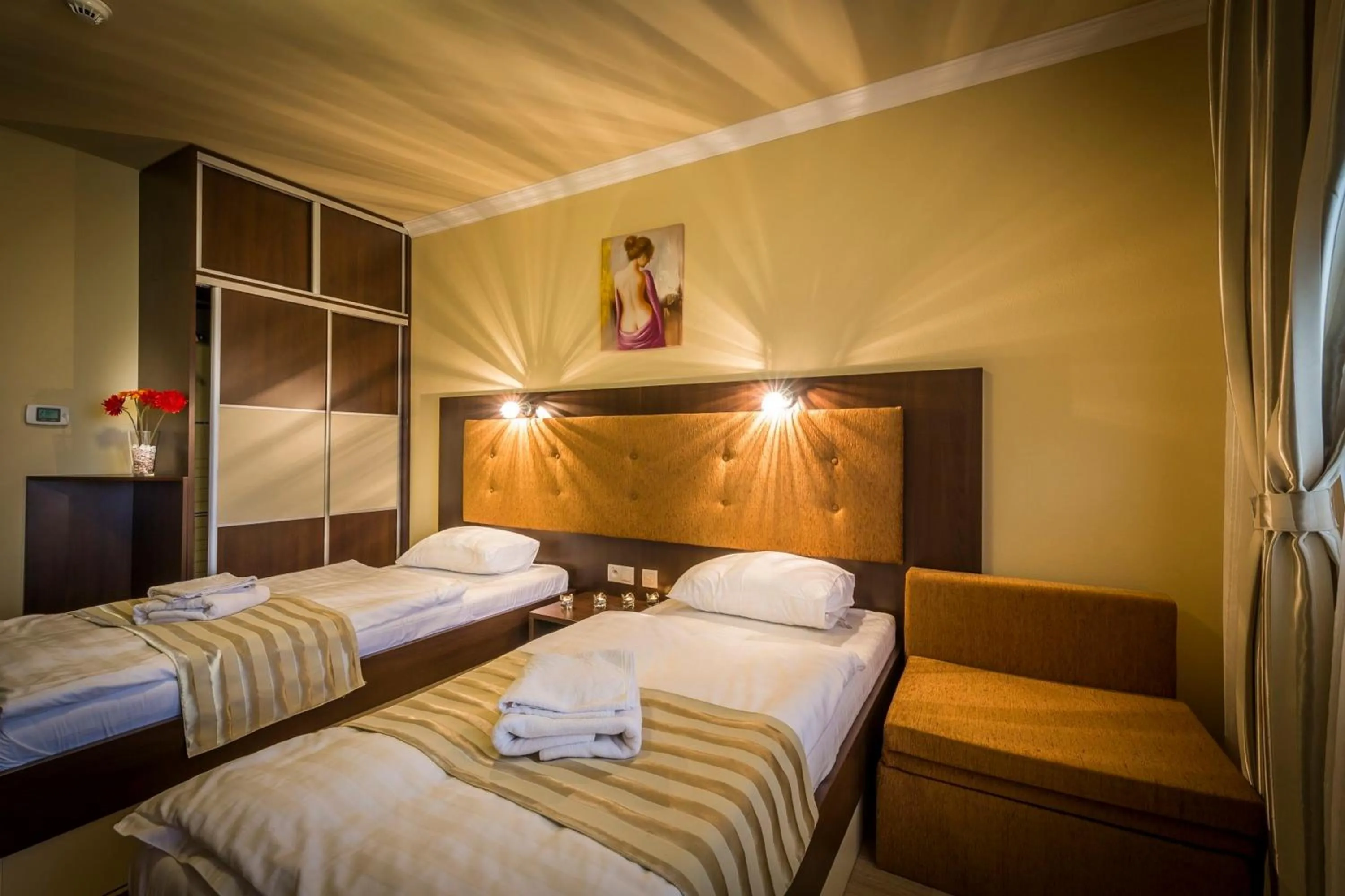 Photo of the whole room, Bed in Hotel Sun