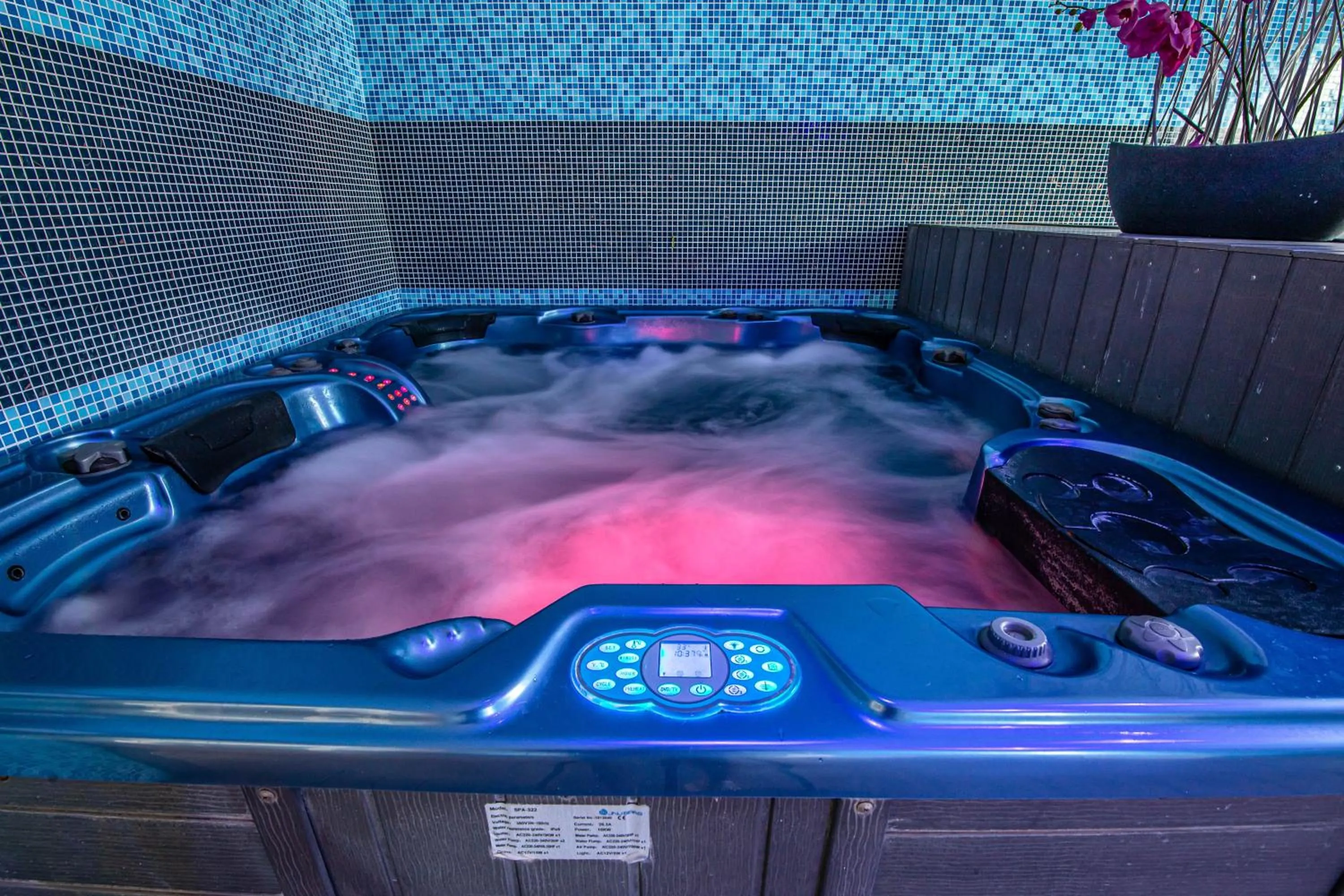 Hot Tub in Hotel Sun