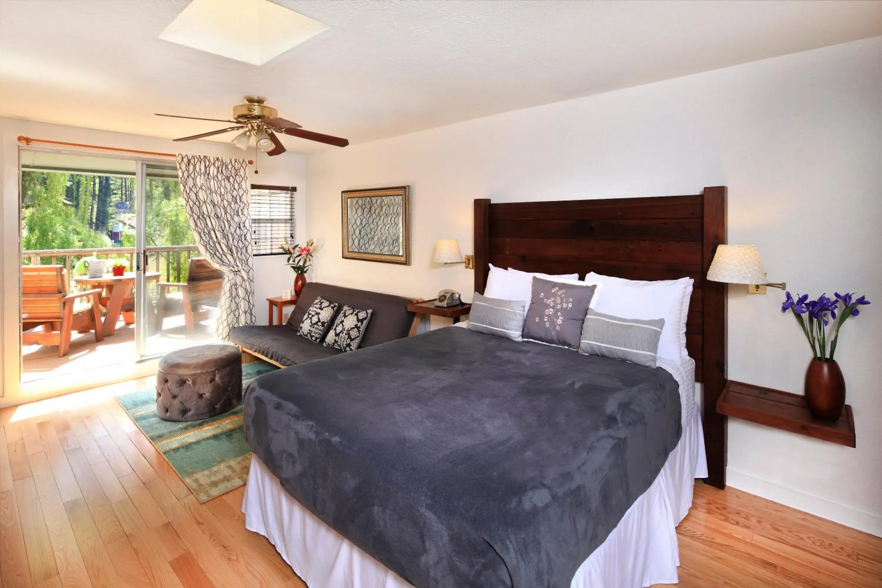 Deluxe Queen Studio in Inn on the Russian River Deluxe Queen Studio in Inn on the Russian River