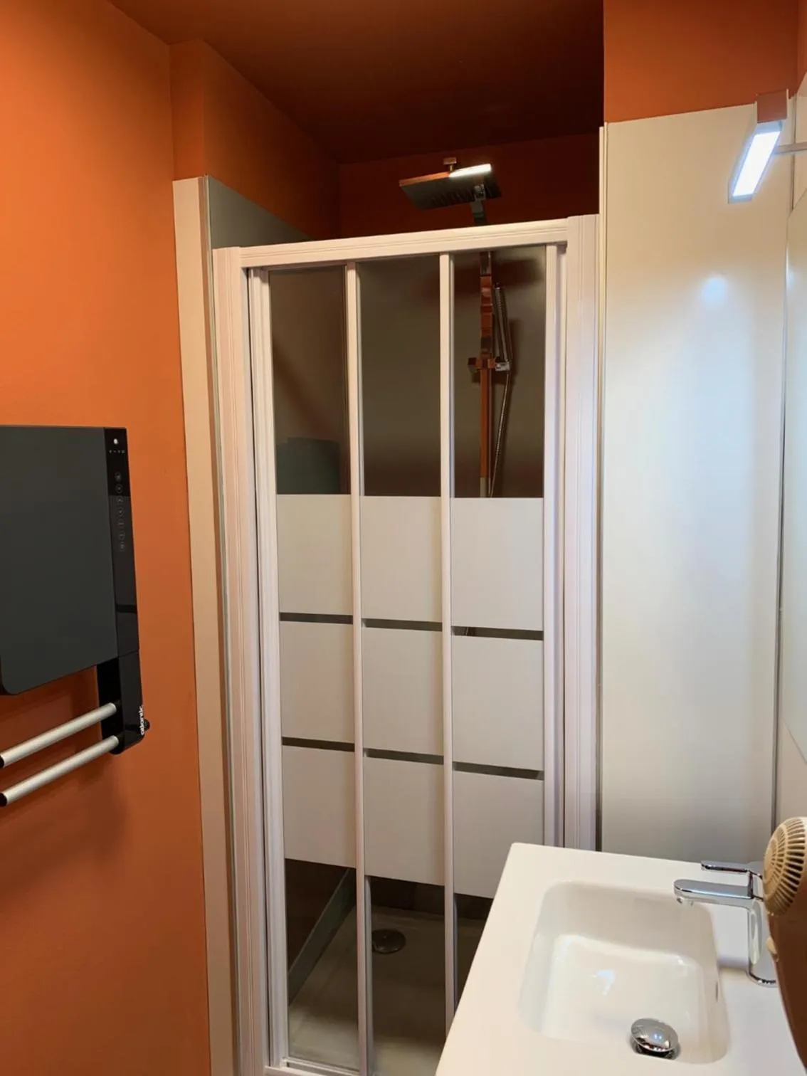 Bathroom in Logis Hôtel le Regis