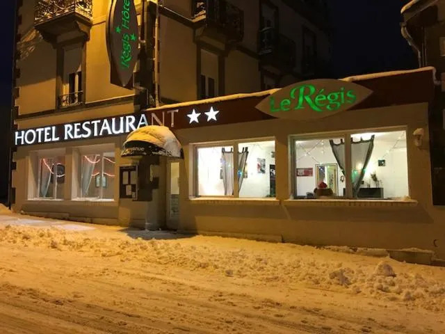 Property Building in Logis Hôtel le Regis