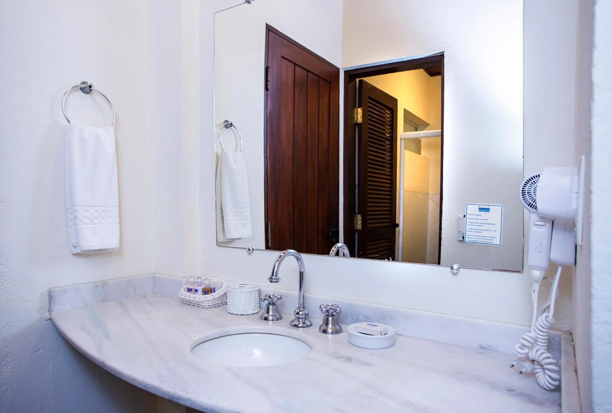 Bathroom in Barra do Piuva Porto Hotel