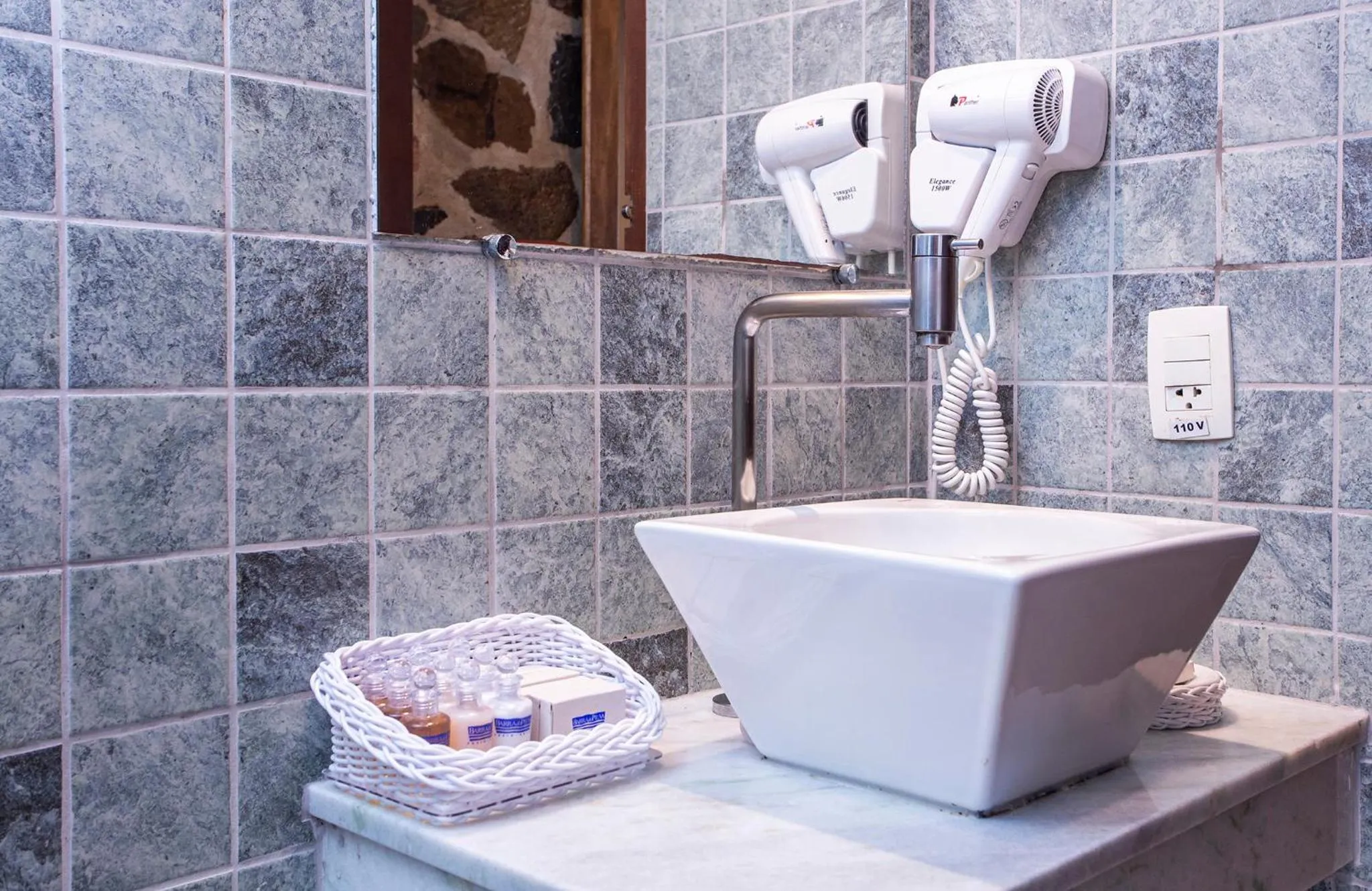 Bathroom in Barra do Piuva Porto Hotel