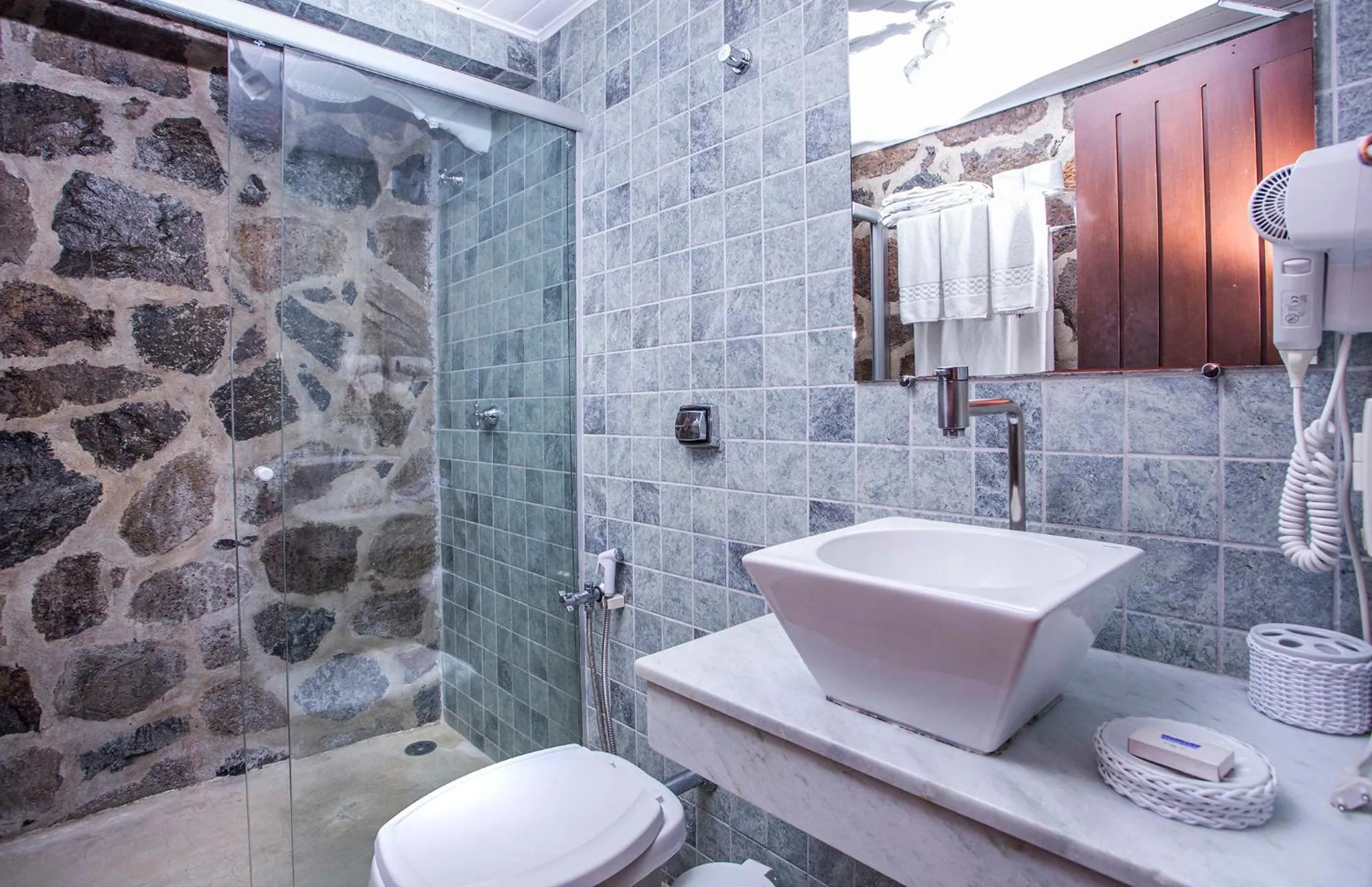 Bathroom in Barra do Piuva Porto Hotel