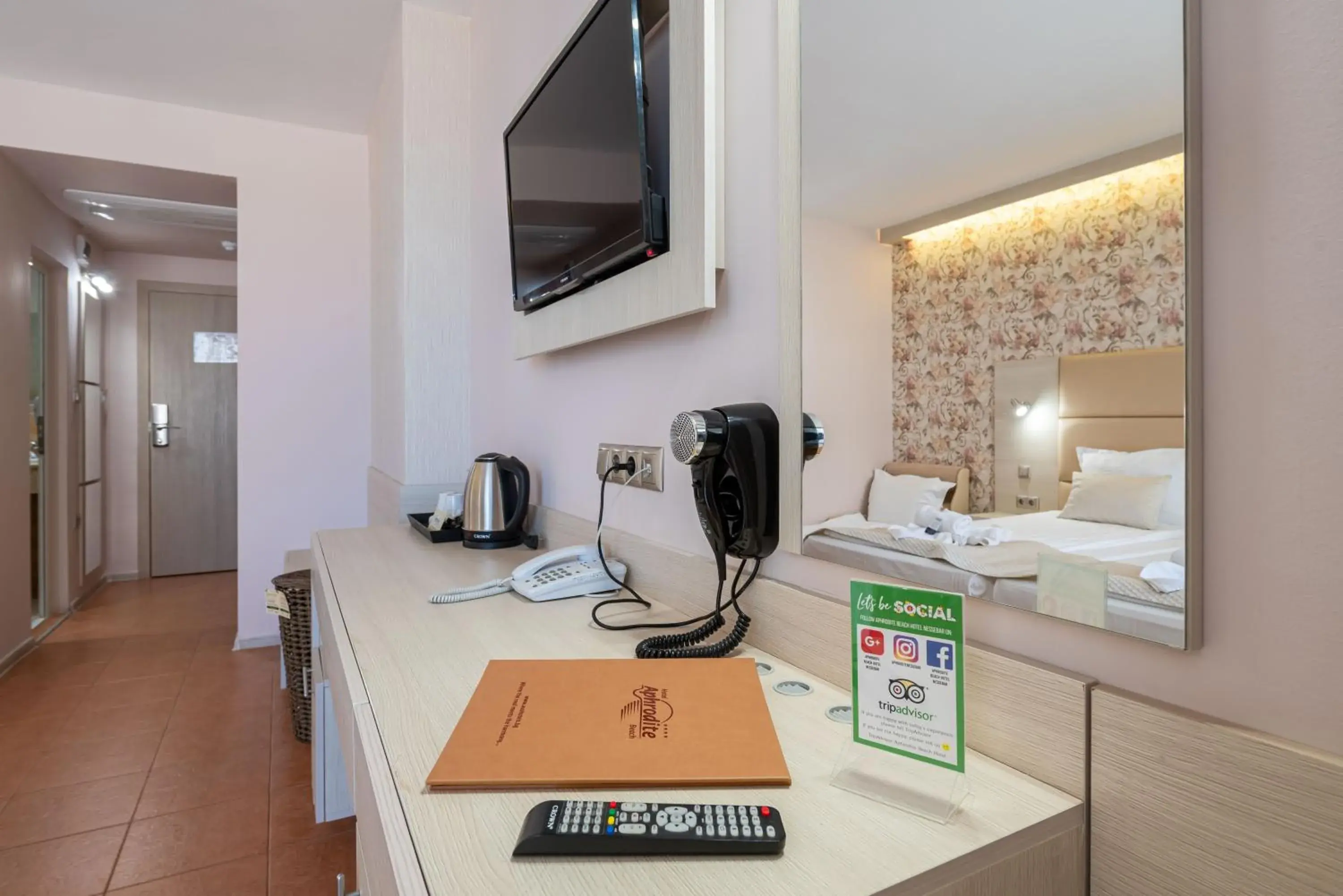 Twin Room with Partial Sea View and Balcony in Aphrodite Beach Hotel Twin Room with Partial Sea View and Balcony in Aphrodite Beach Hotel