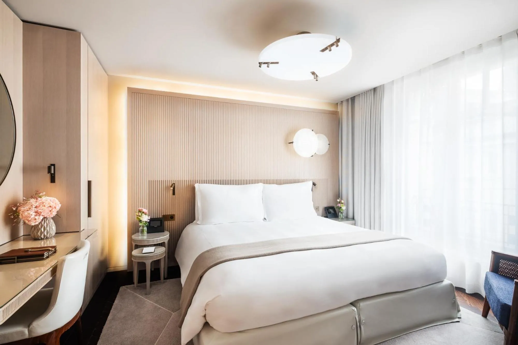 Bed in Mandarin Oriental Lutetia, Paris