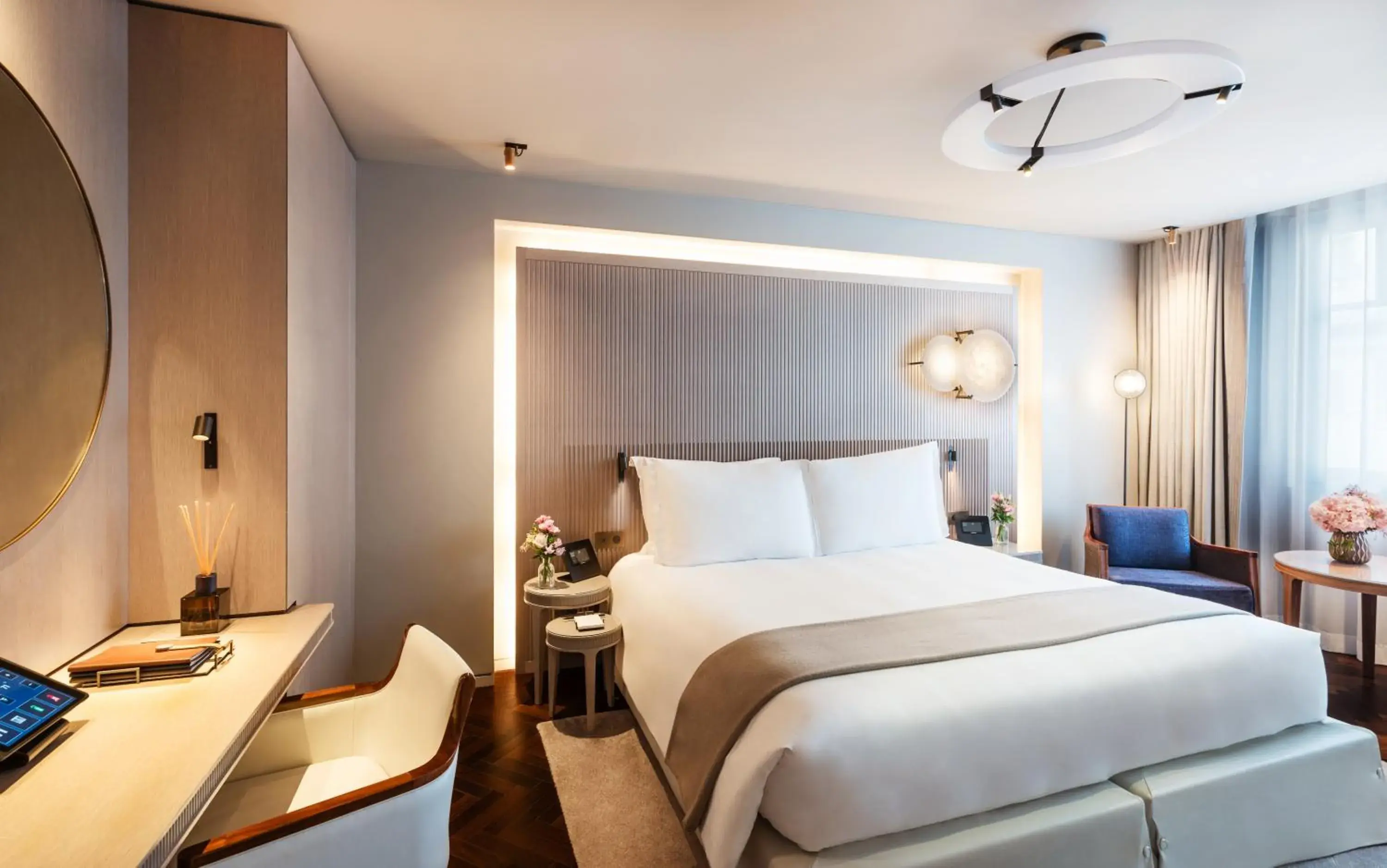 Bedroom, Bed in Mandarin Oriental Lutetia, Paris Bedroom, Bed in Mandarin Oriental Lutetia, Paris