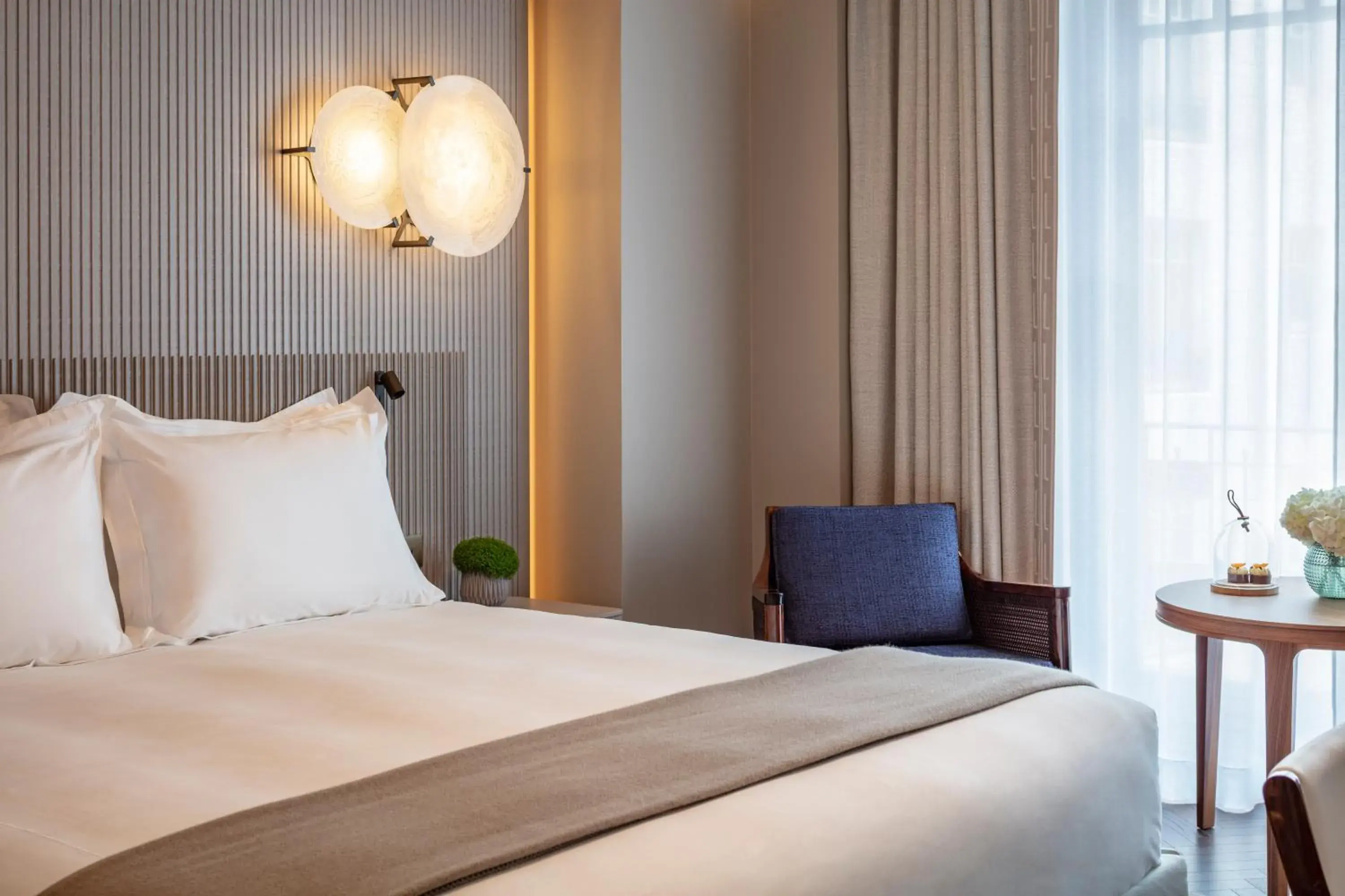 Bedroom, Bed in Mandarin Oriental Lutetia, Paris Bedroom, Bed in Mandarin Oriental Lutetia, Paris