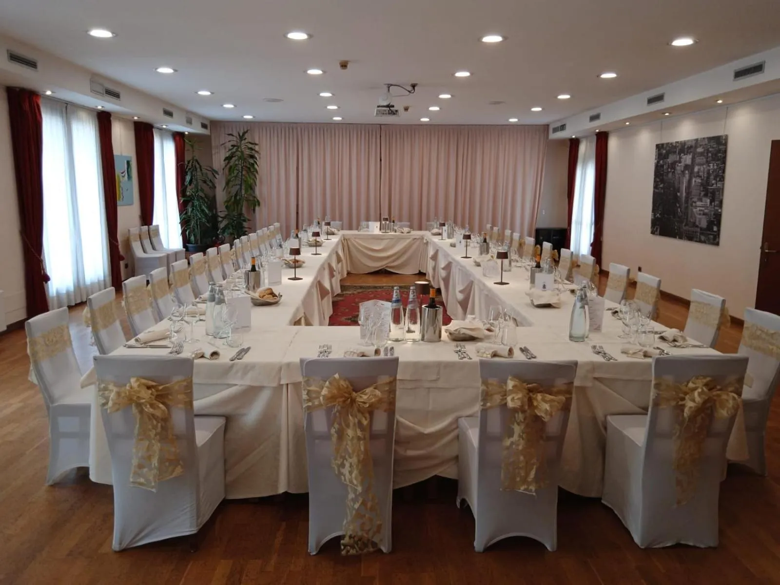 Meeting/conference room in Hotel In Sylvis
