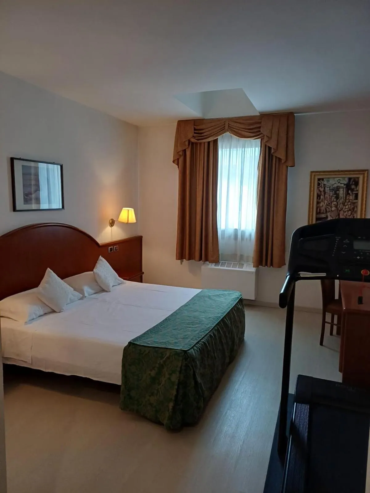 Bed in Hotel In Sylvis