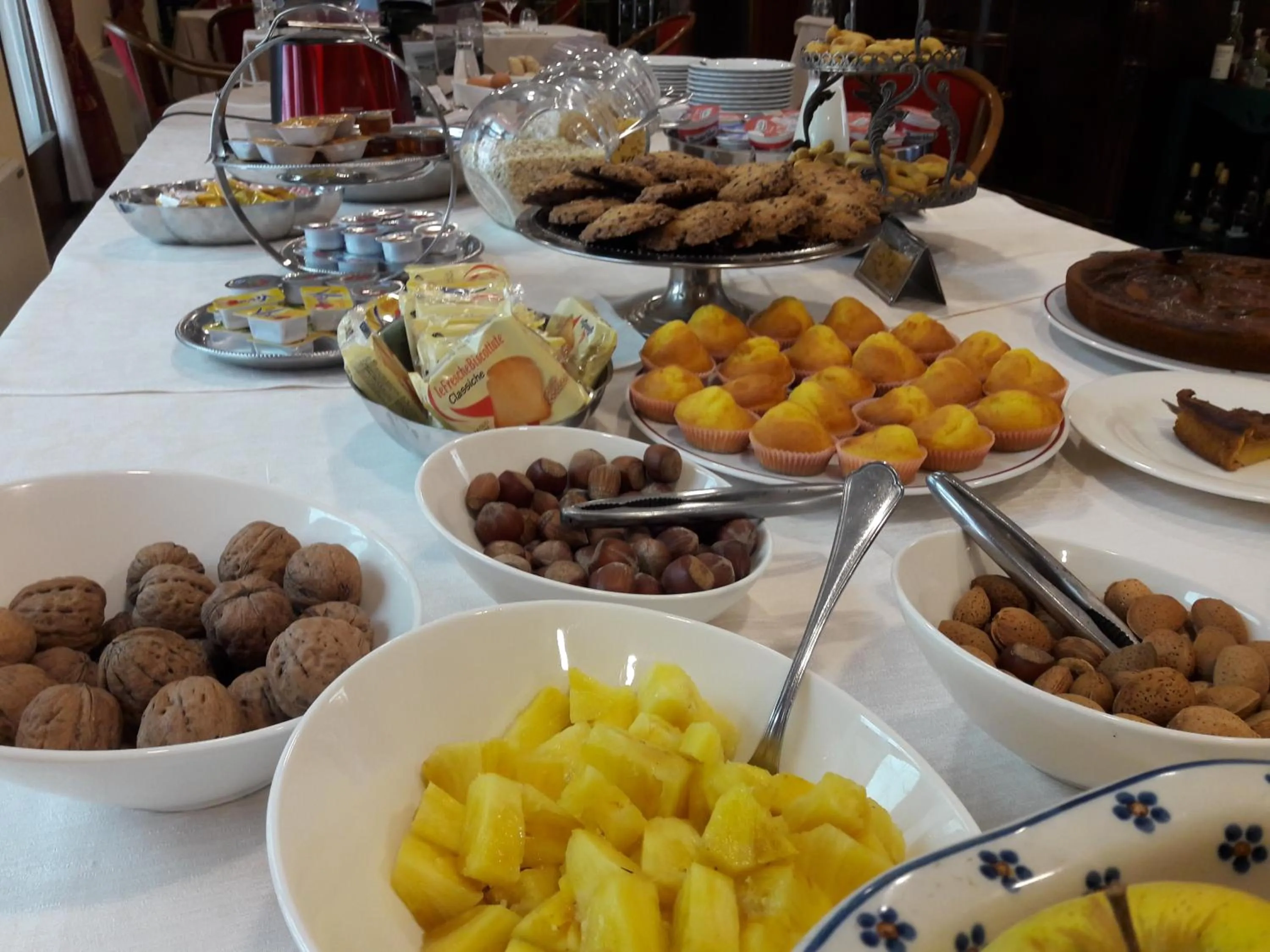 Buffet breakfast in Hotel In Sylvis