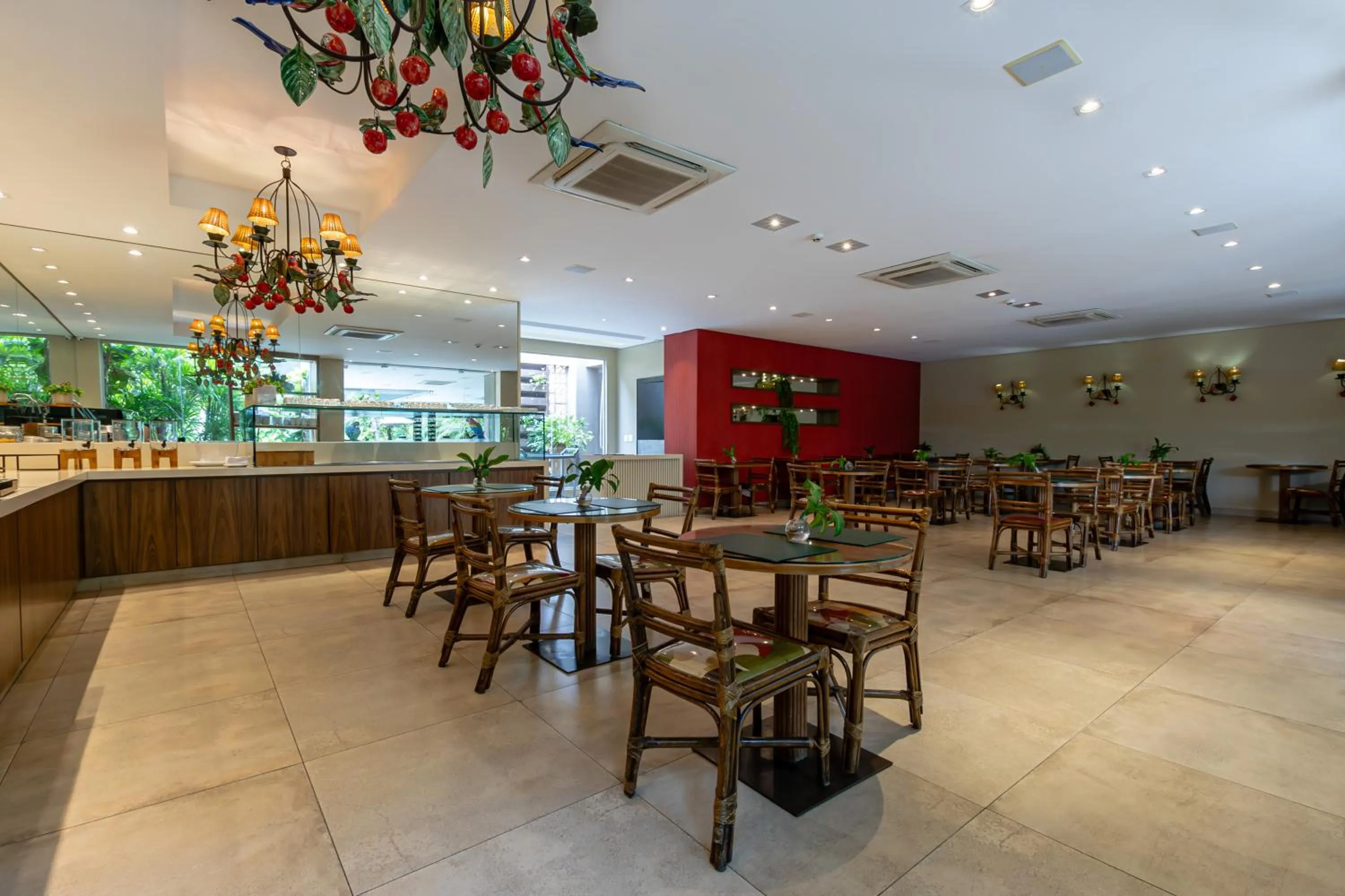 Restaurant/places to eat in Amazon Plaza Hotel