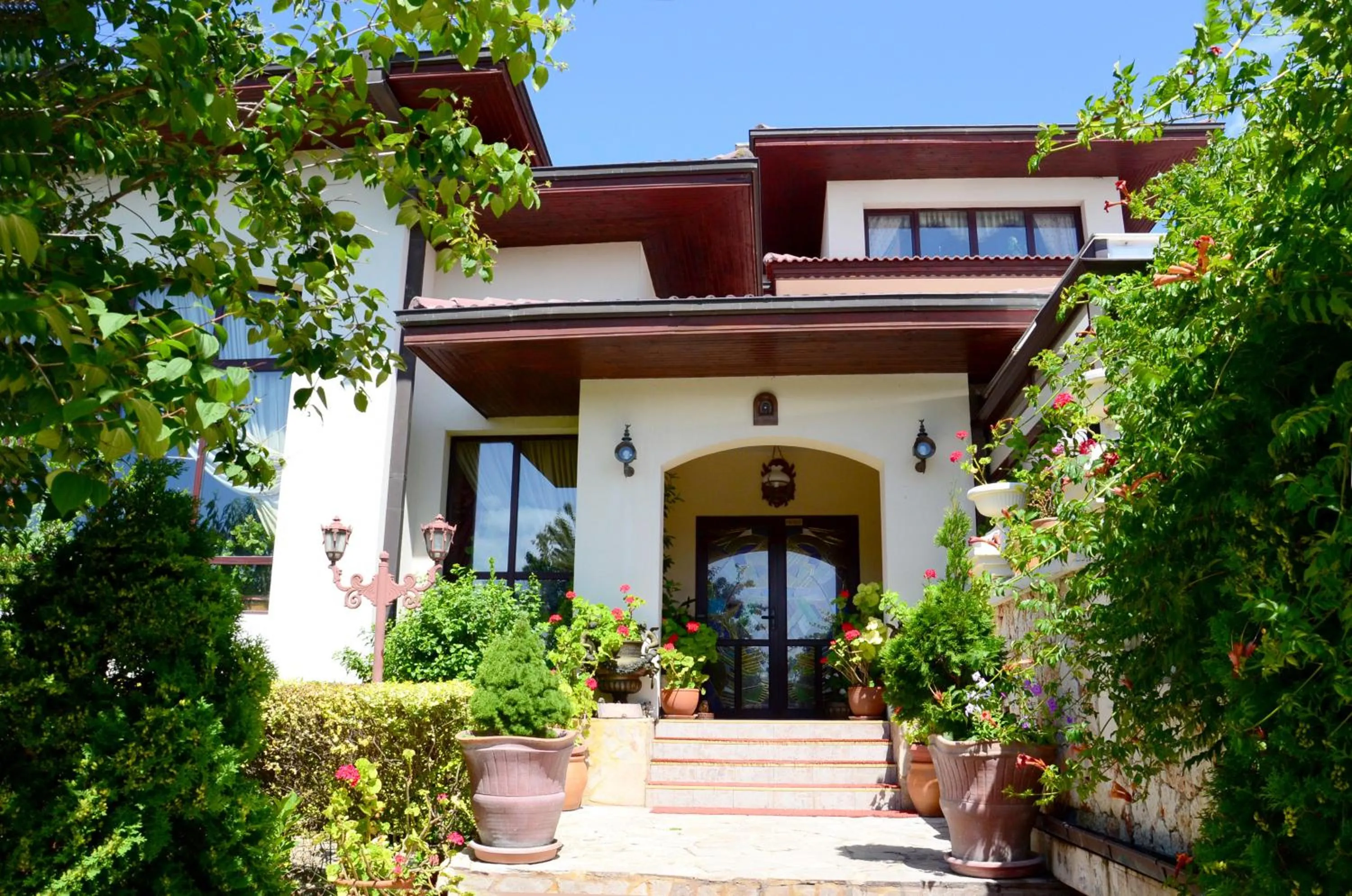 Facade/entrance in Dallas Residence