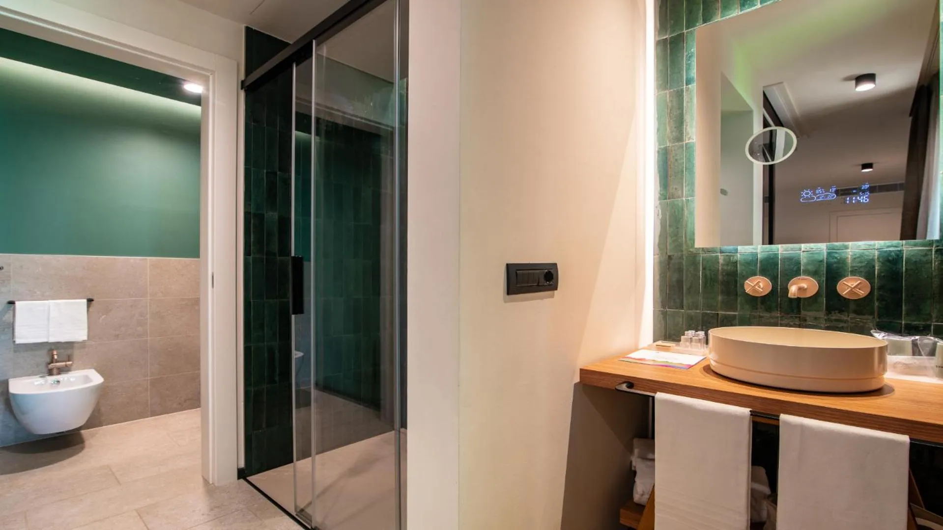 Shower in Terme Preistoriche Resort & Spa