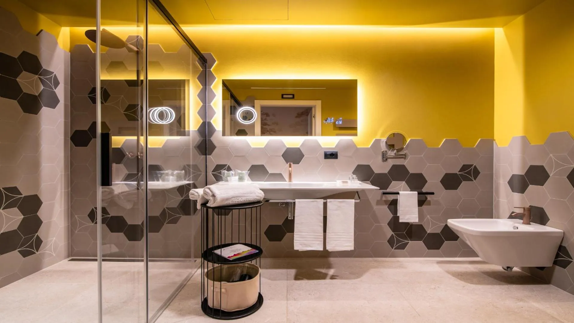 Shower in Terme Preistoriche Resort & Spa