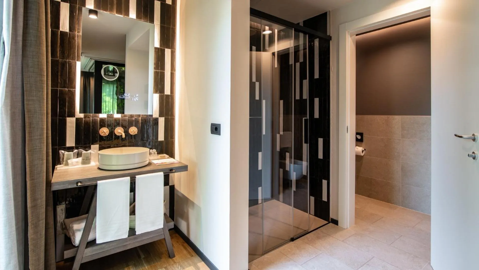 Shower in Terme Preistoriche Resort & Spa