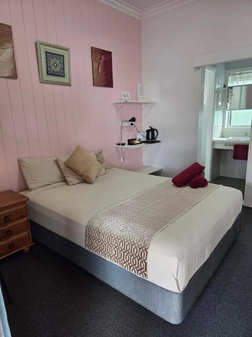 Bed in Taree Lodge Motel
