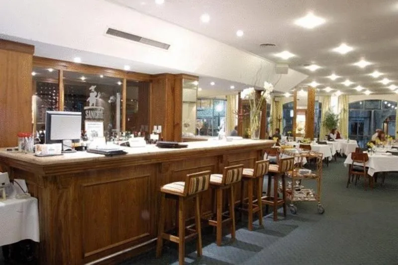 Restaurant/places to eat in Hotel Cervantes