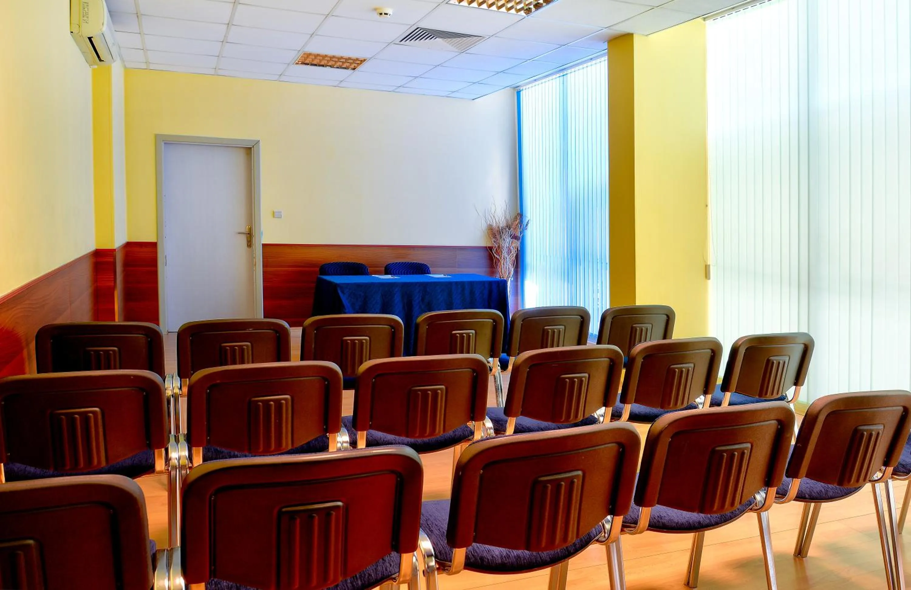Business facilities in Aqua Hotel