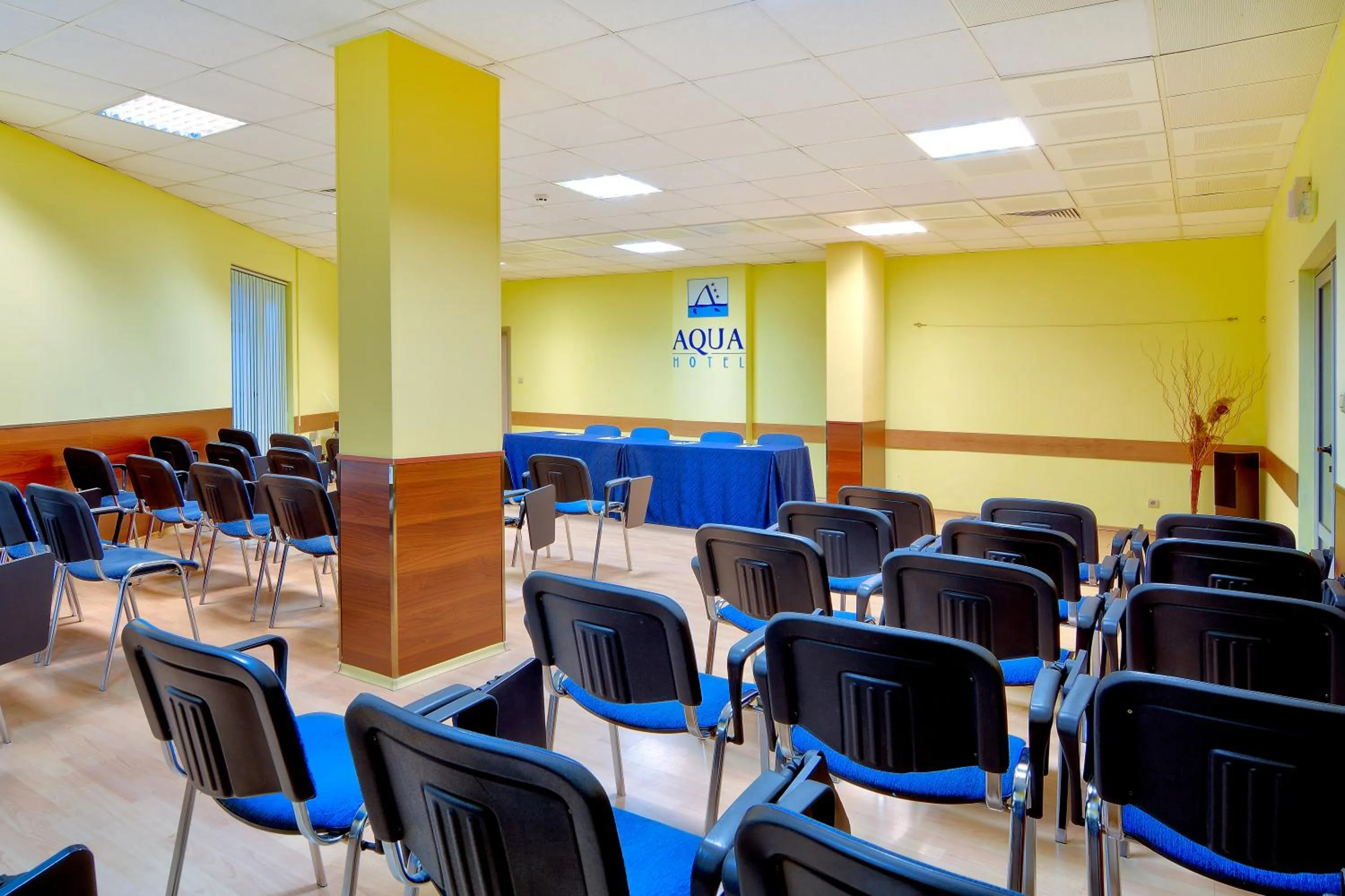 Business facilities in Aqua Hotel