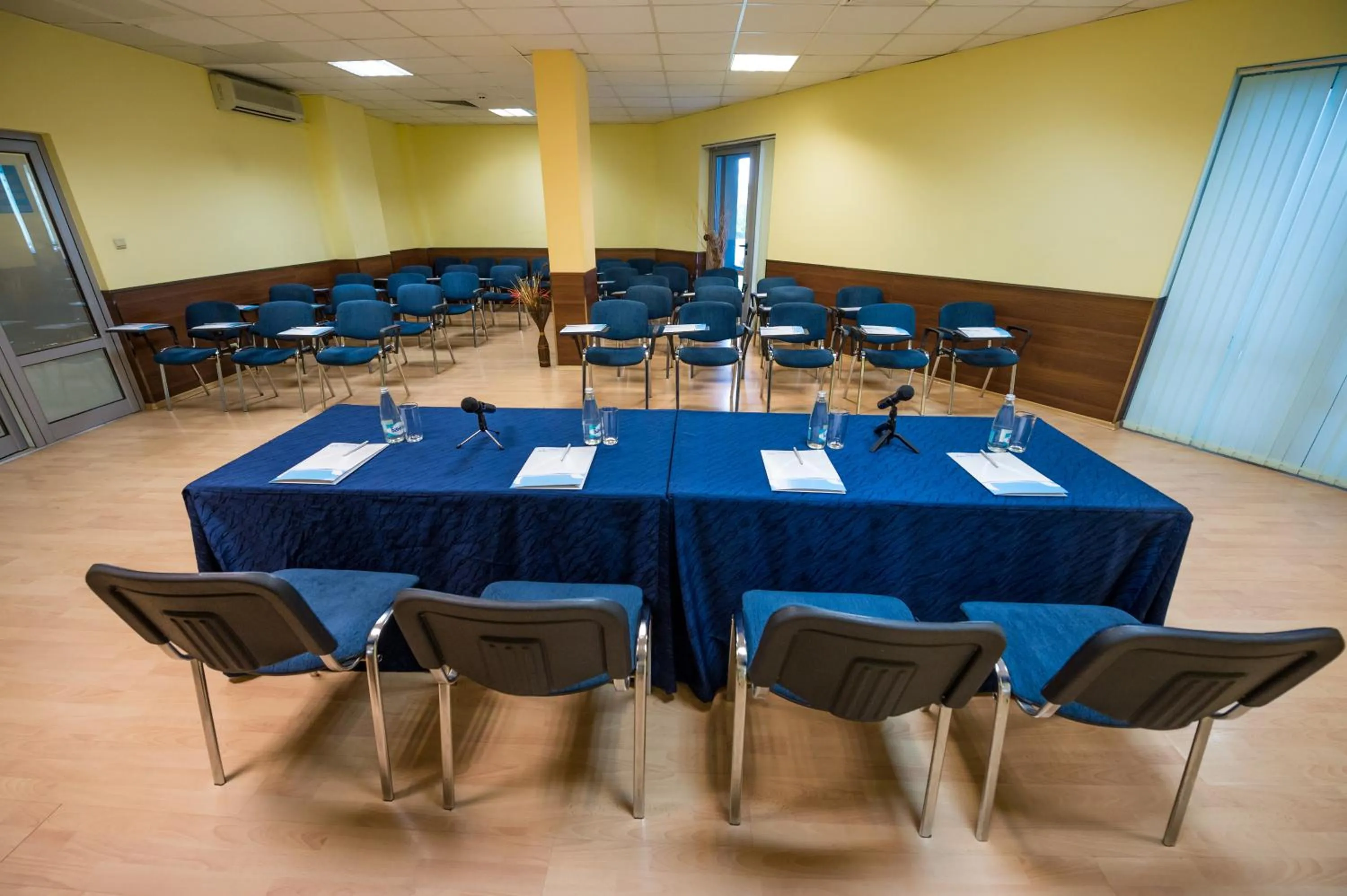Business facilities in Aqua Hotel