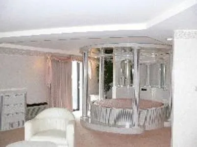 Spa and wellness centre/facilities in Chateau Royale Inn