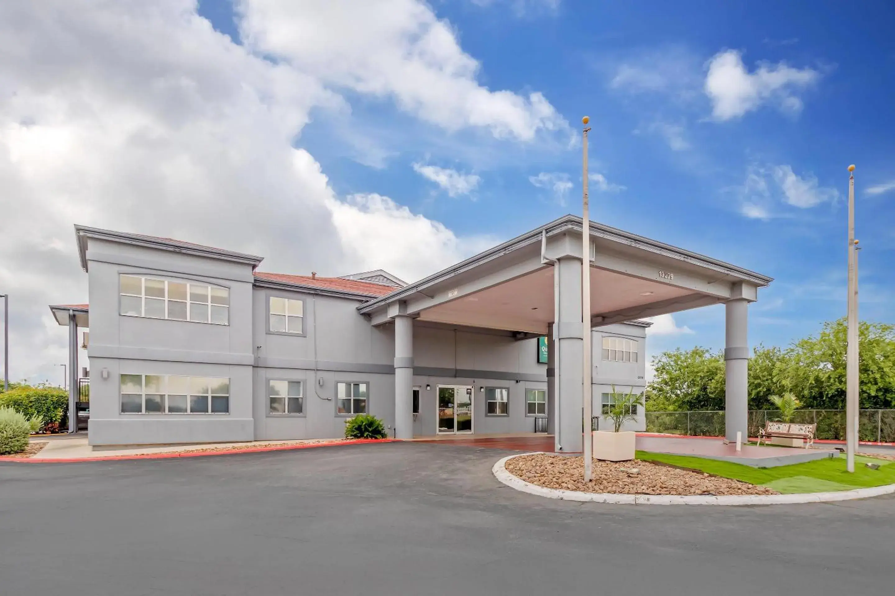 Property building in Quality Inn & Suites I-10 near Fiesta Texas Property building in Quality Inn & Suites I-10 near Fiesta Texas