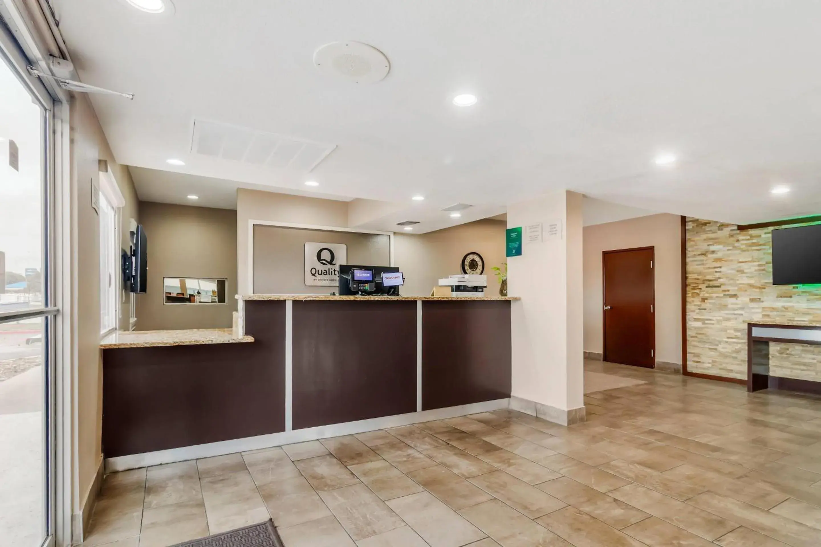 Lobby or reception in Quality Inn & Suites I-10 near Fiesta Texas Lobby or reception in Quality Inn & Suites I-10 near Fiesta Texas
