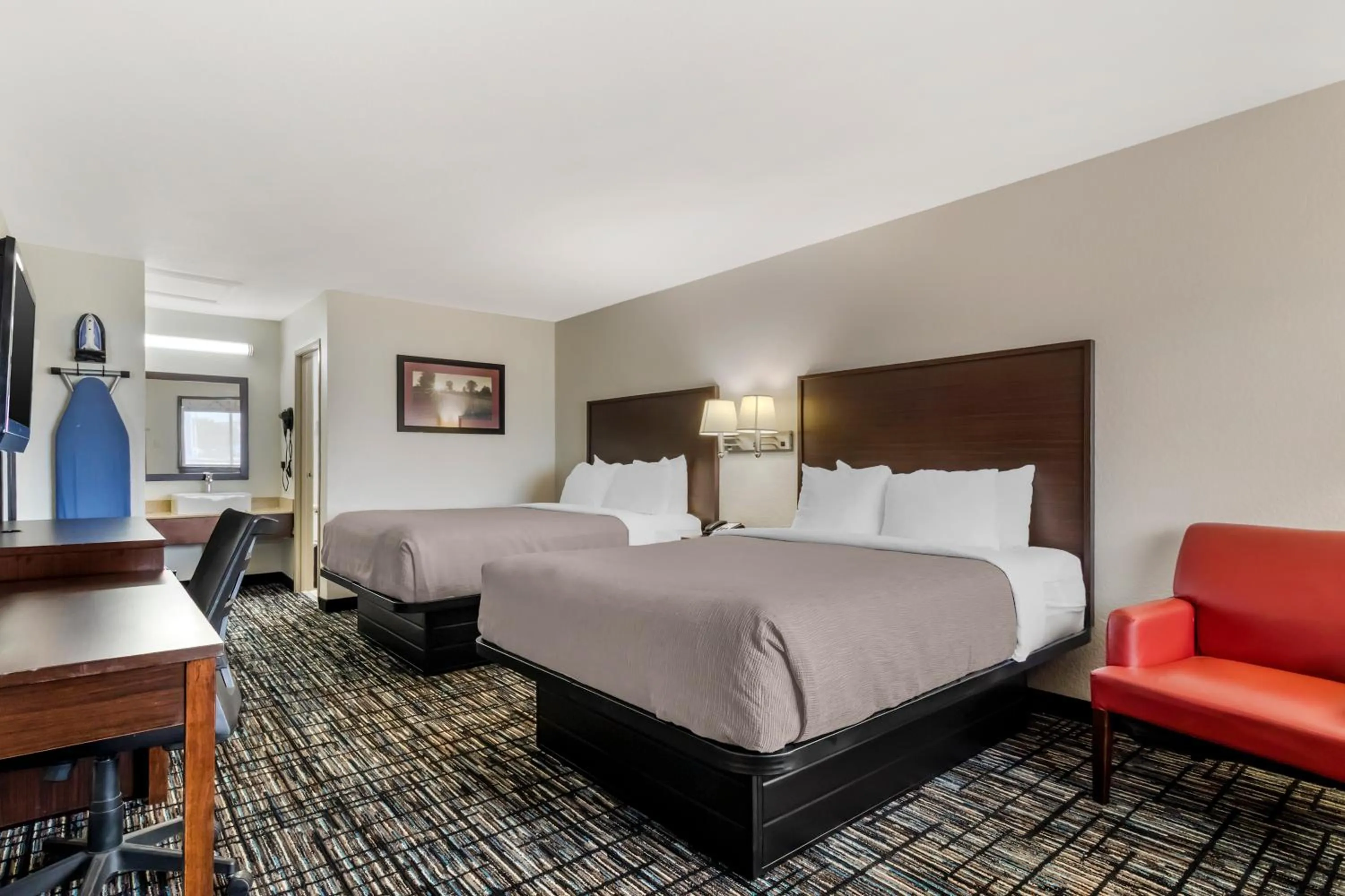 Bed in Quality Inn & Suites I-10 near Fiesta Texas