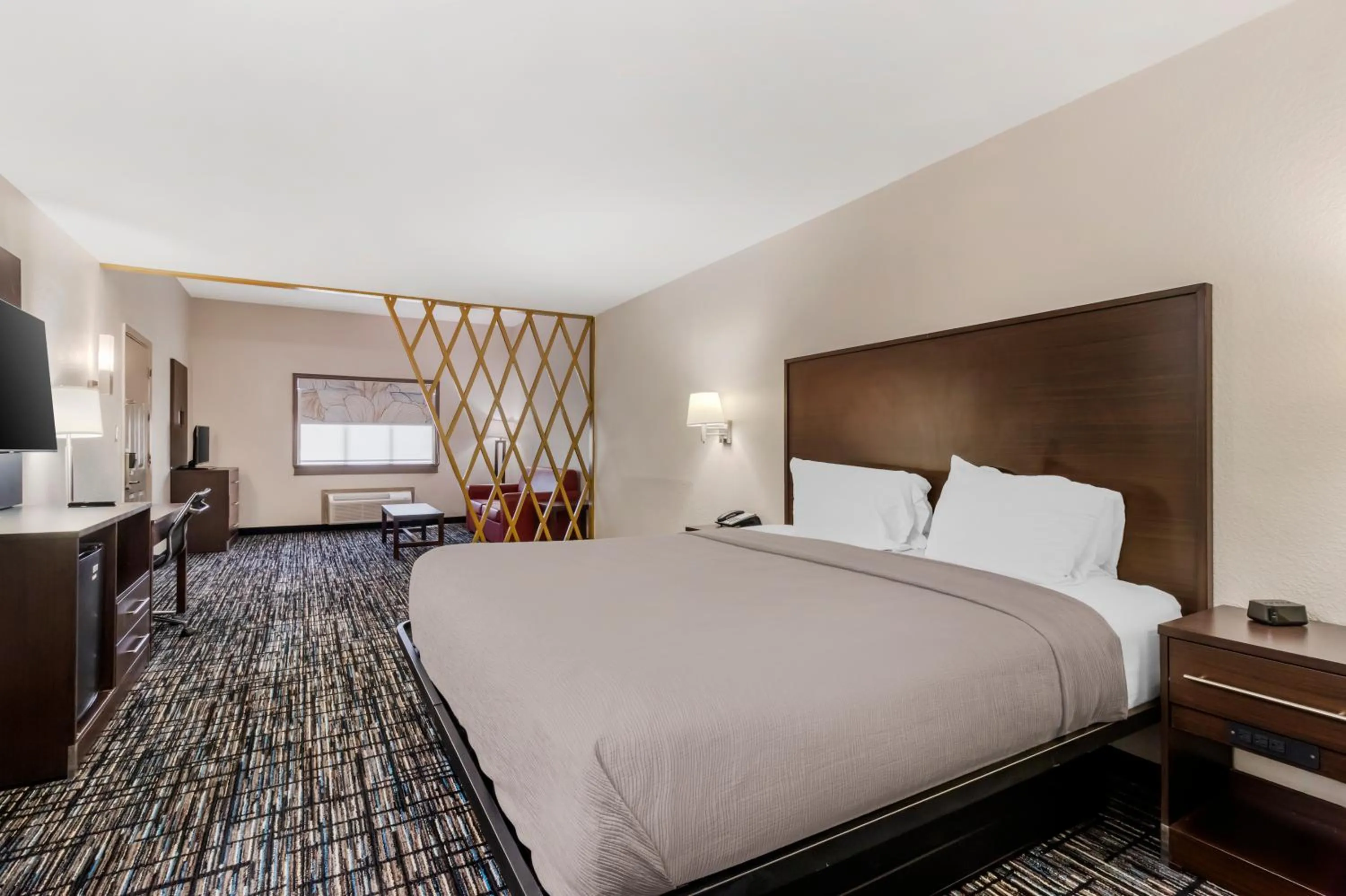 Bed in Quality Inn & Suites I-10 near Fiesta Texas