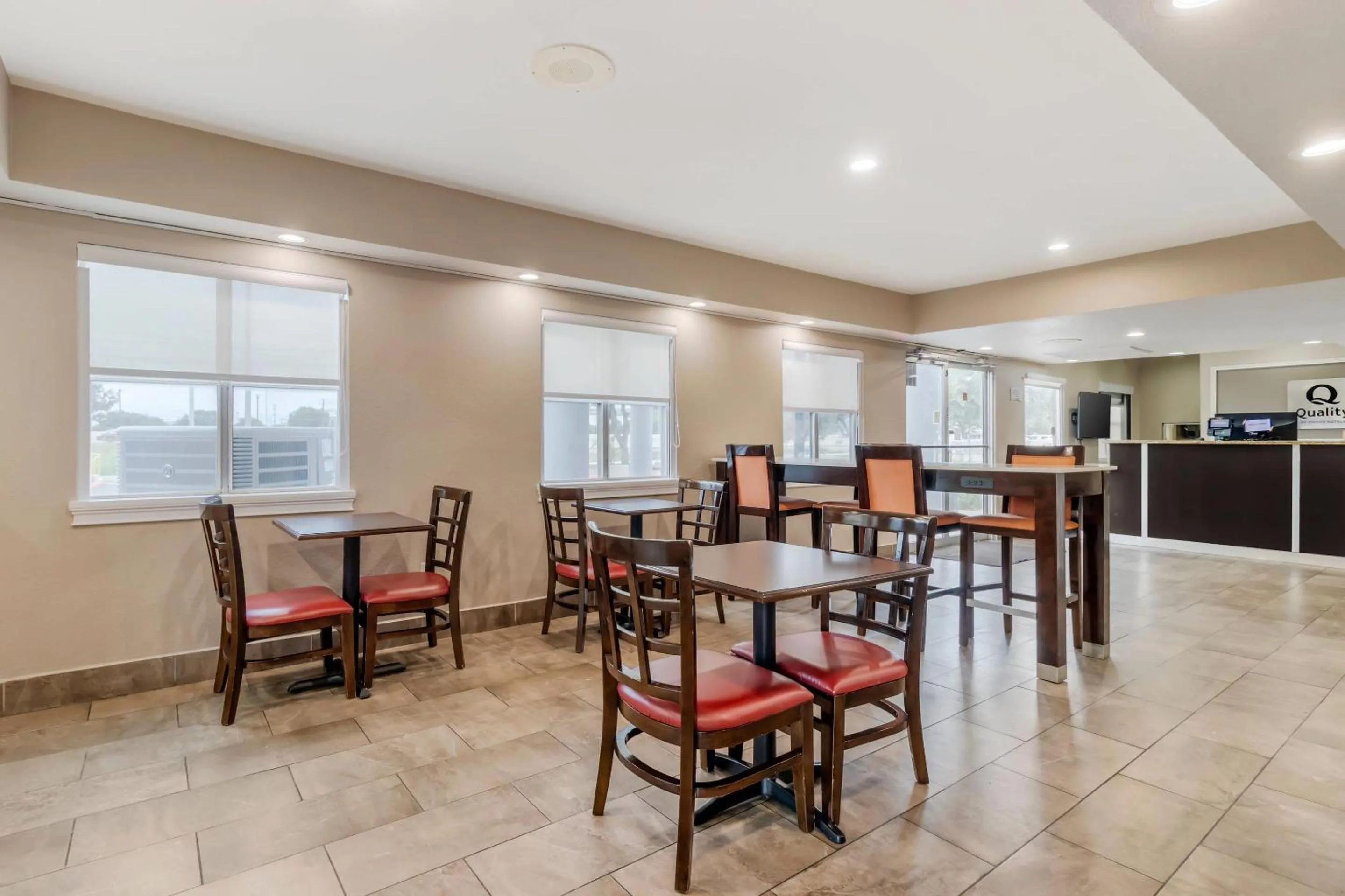 Breakfast in Quality Inn & Suites I-10 near Fiesta Texas