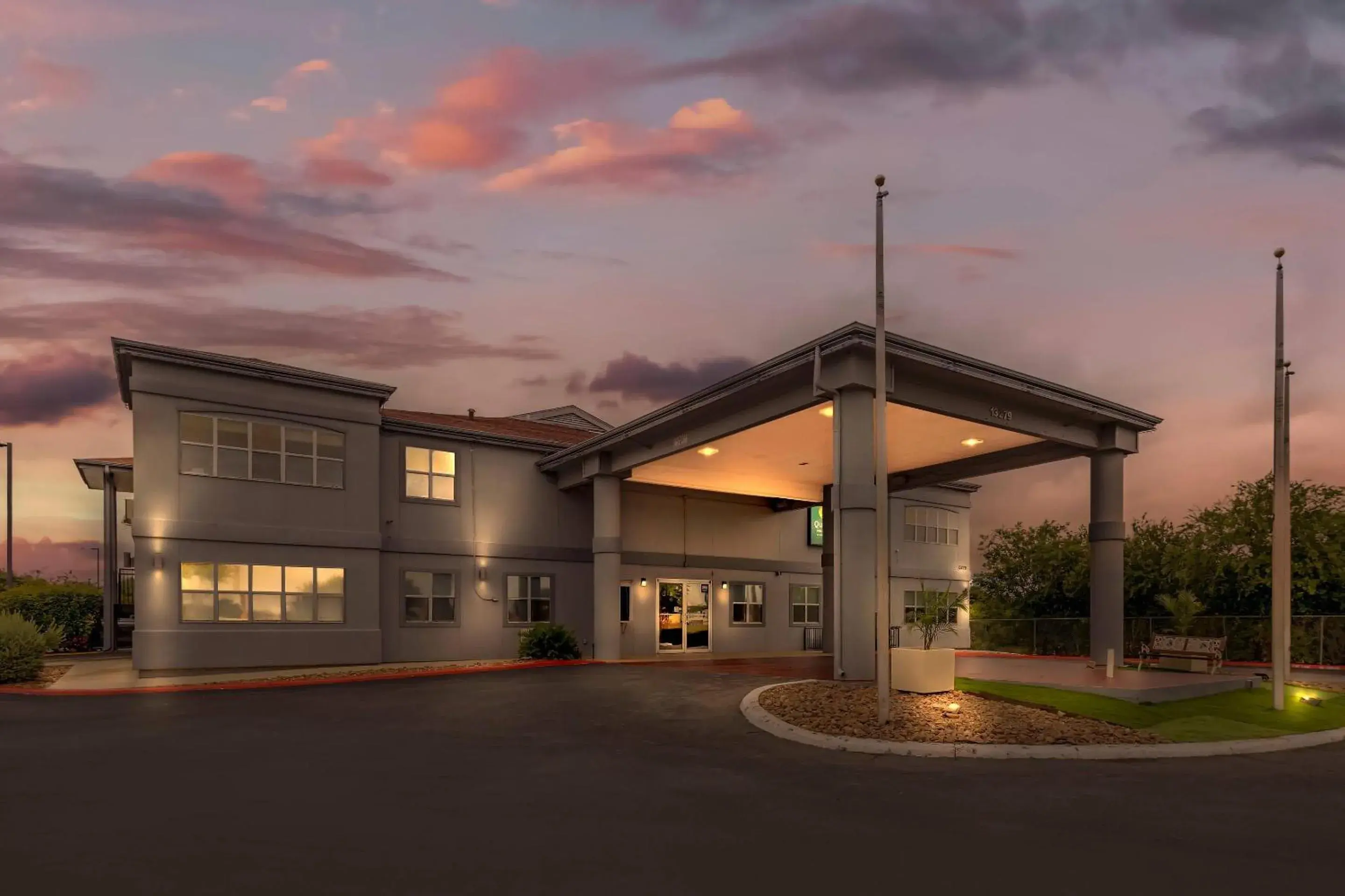 Property building in Quality Inn & Suites I-10 near Fiesta Texas Property building in Quality Inn & Suites I-10 near Fiesta Texas