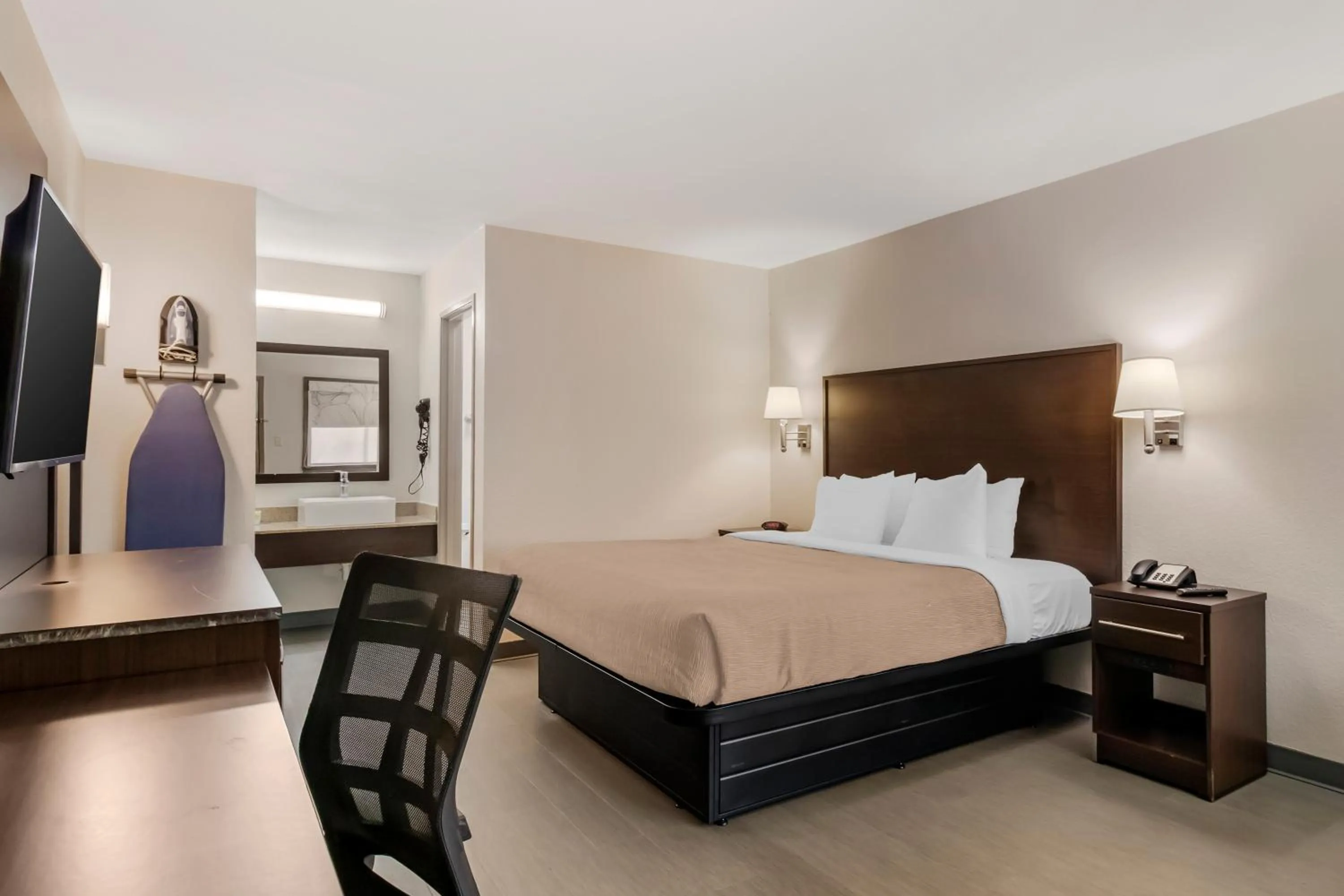 Photo of the whole room, Bed in Quality Inn & Suites I-10 near Fiesta Texas