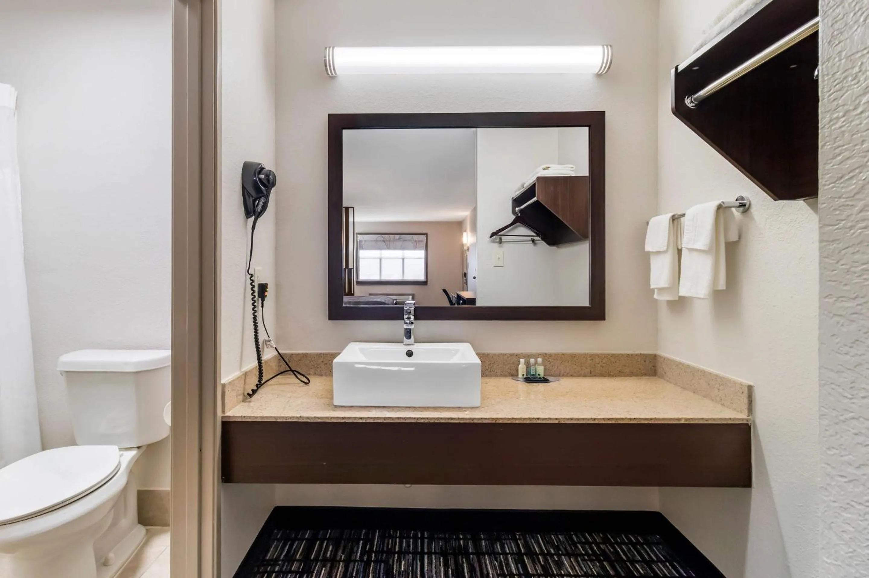 Bedroom in Quality Inn & Suites I-10 near Fiesta Texas