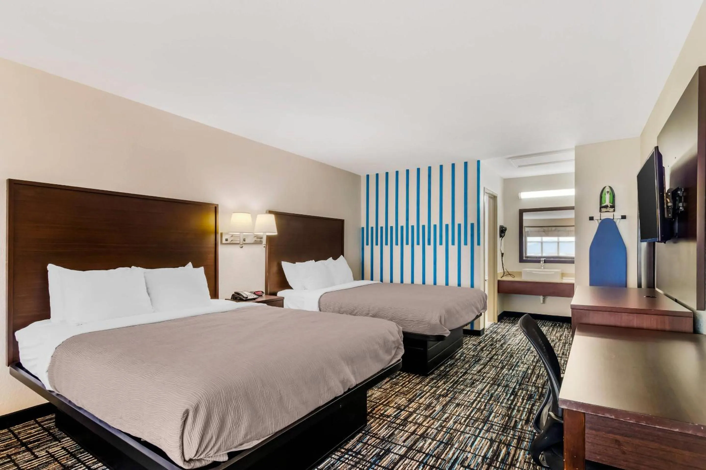 Bedroom, Bed in Quality Inn & Suites I-10 near Fiesta Texas