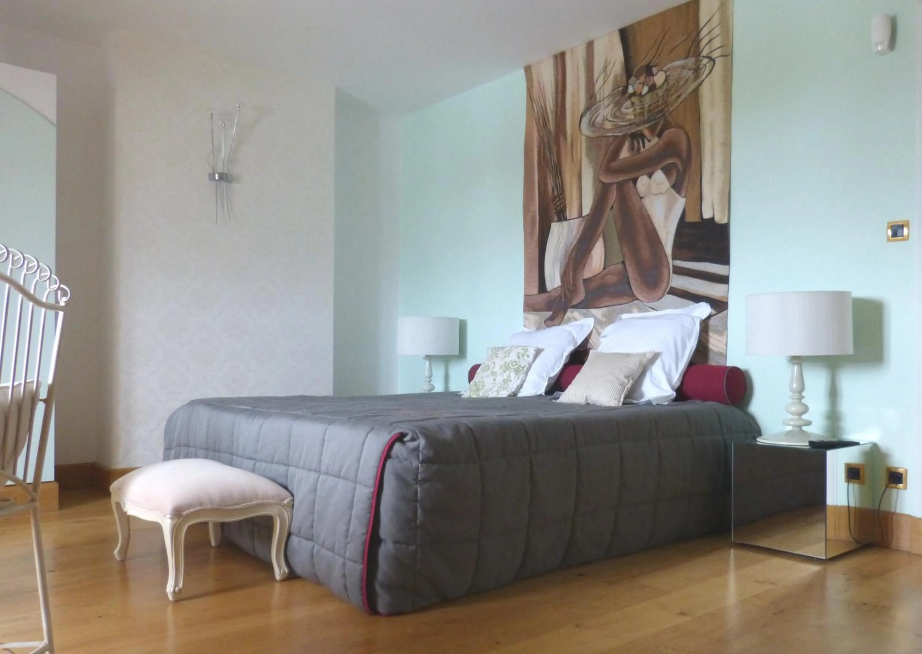 Bed in Logis Hôtel Le Relais Louis XI