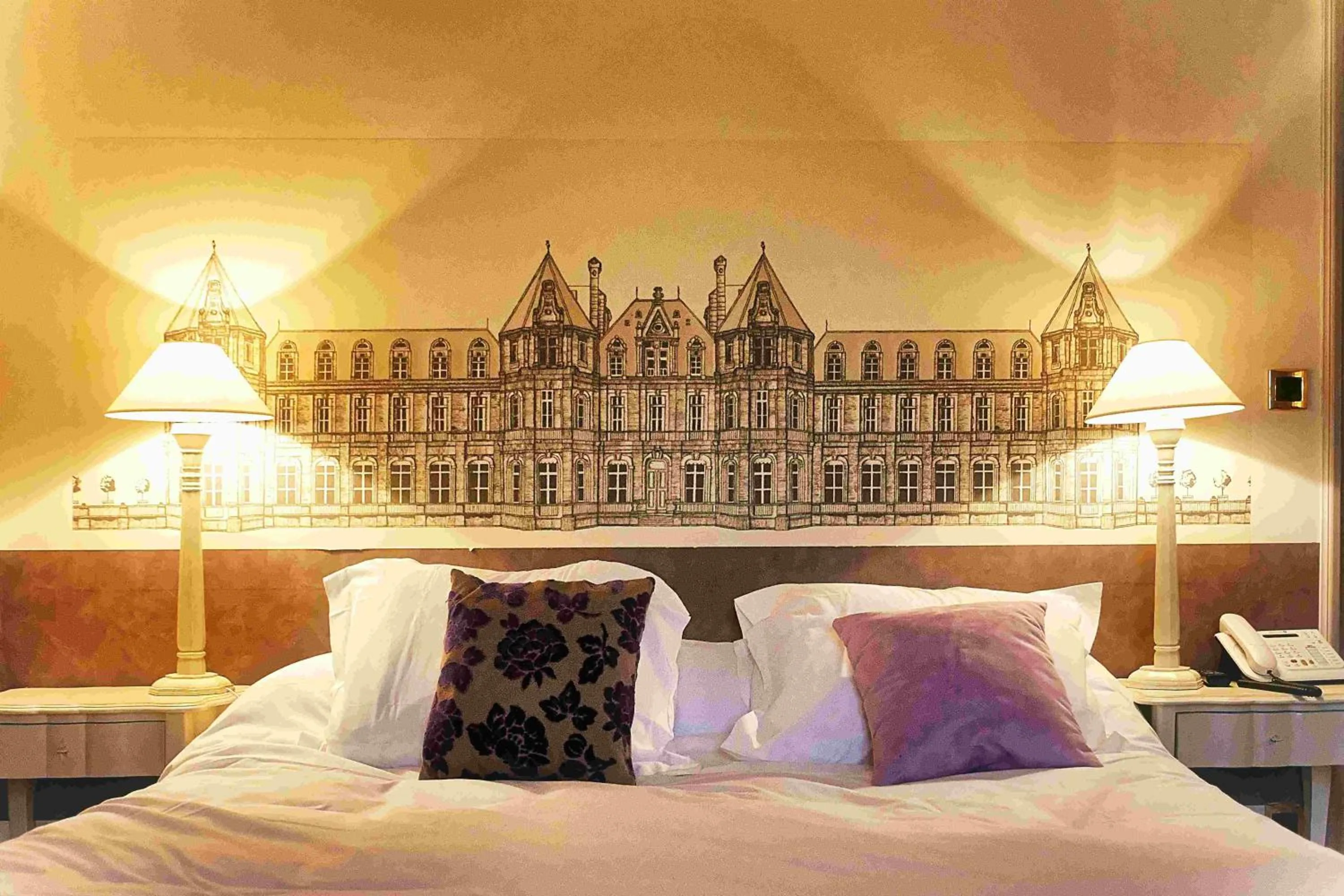 Decorative detail, Bed in Logis Hôtel Le Relais Louis XI