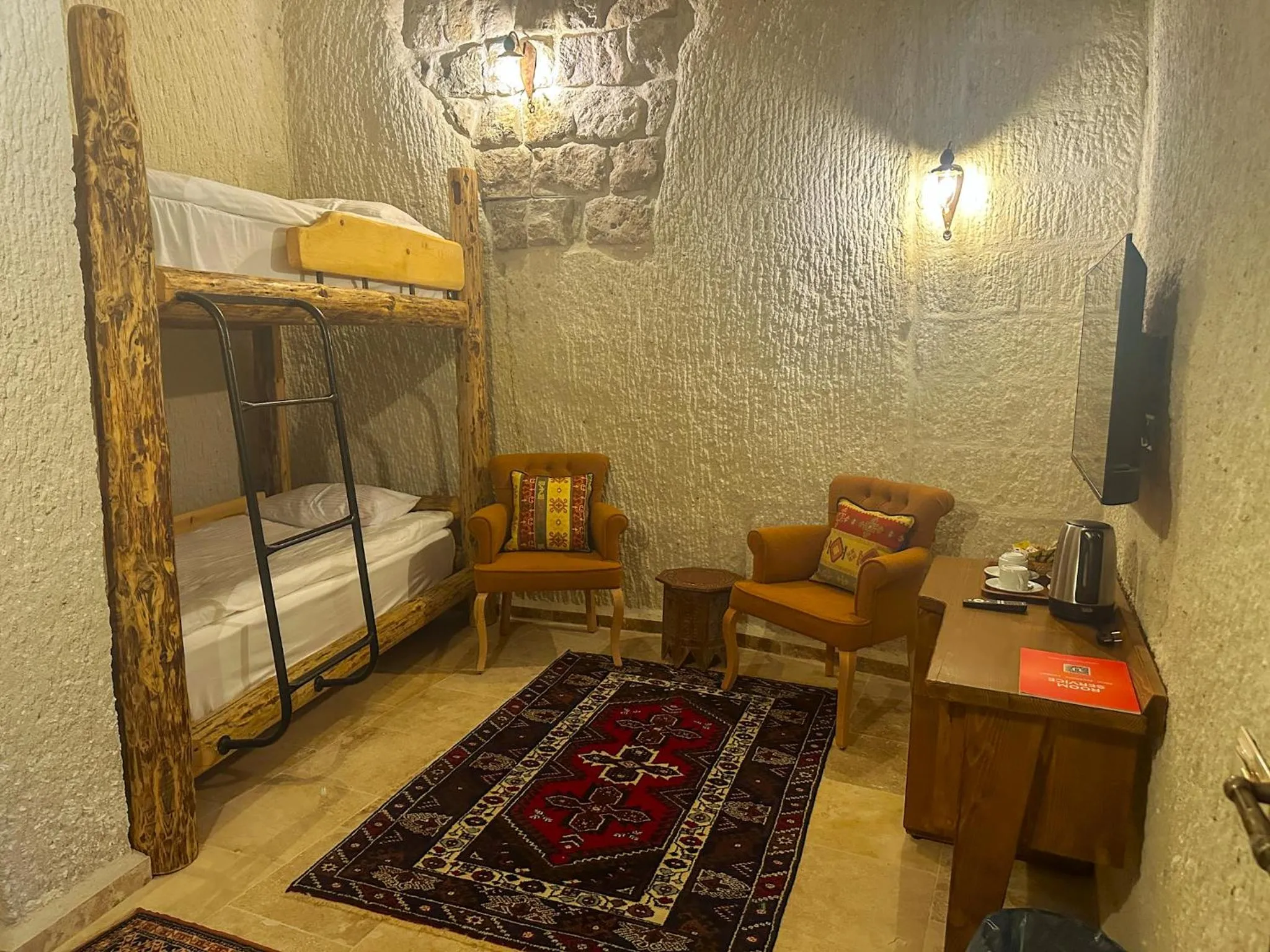 bunk bed, Bed in Tulip Cave Suites