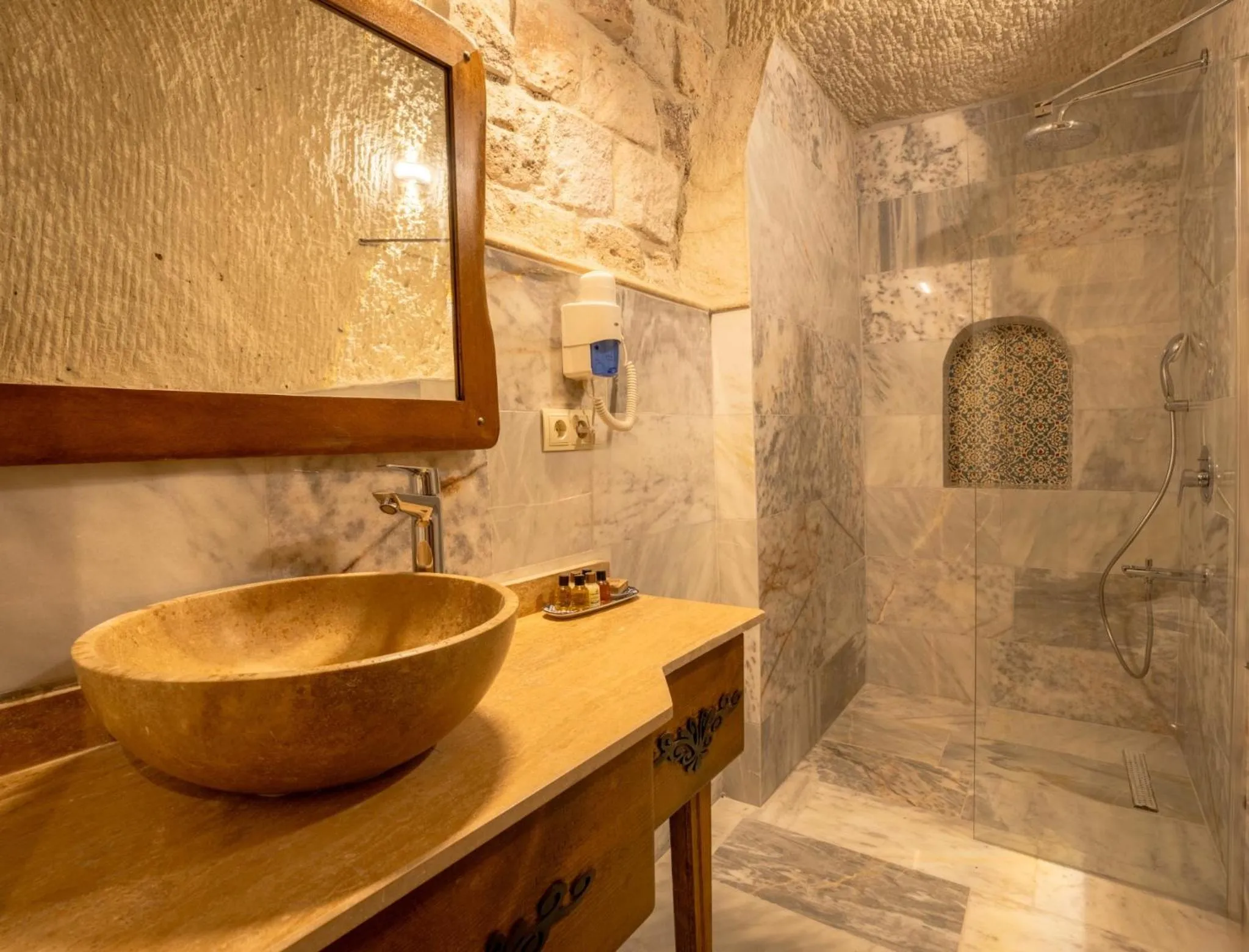 Bathroom in Tulip Cave Suites