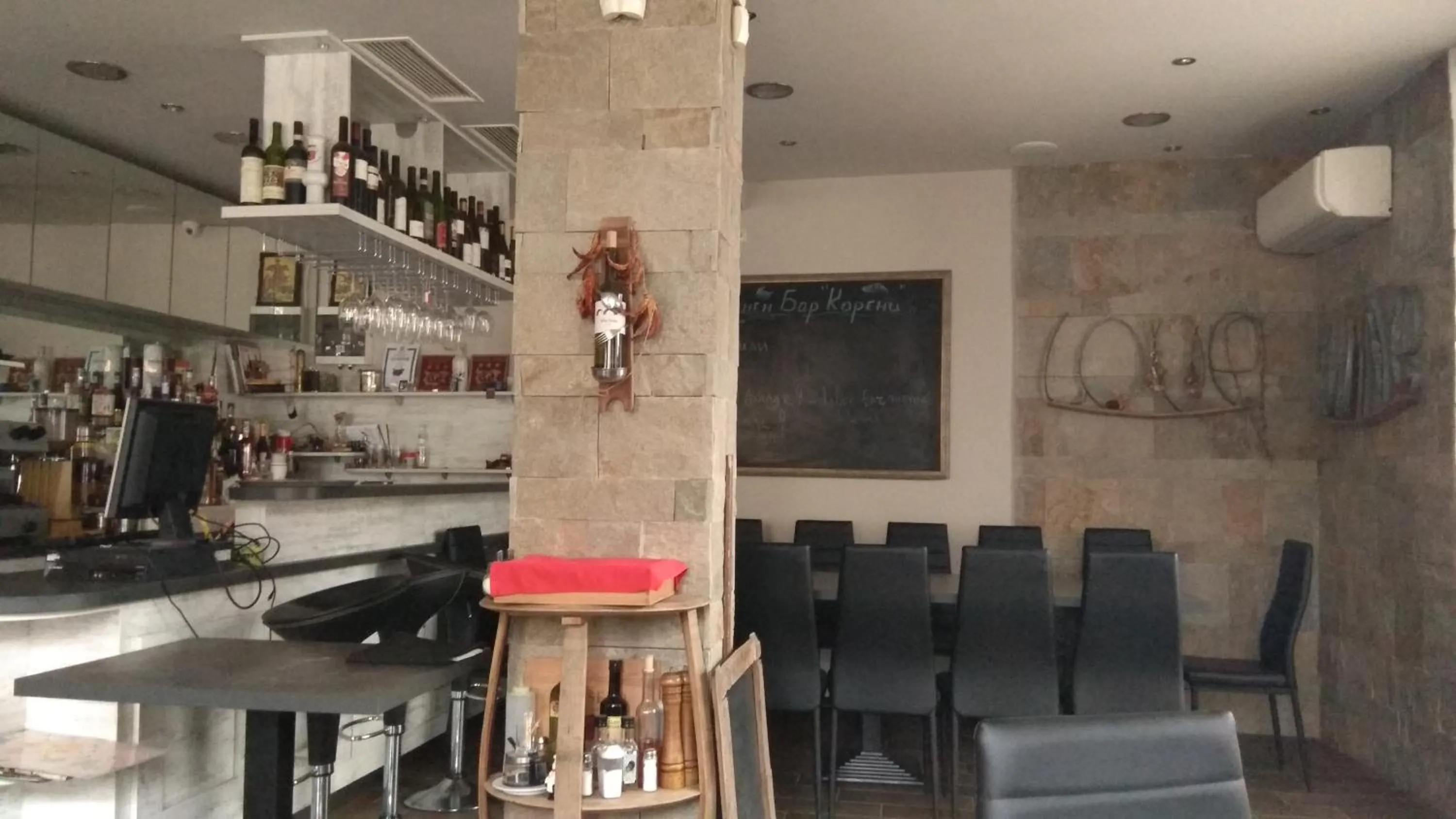 Lounge or bar in Roots Hotel and Wine Bar