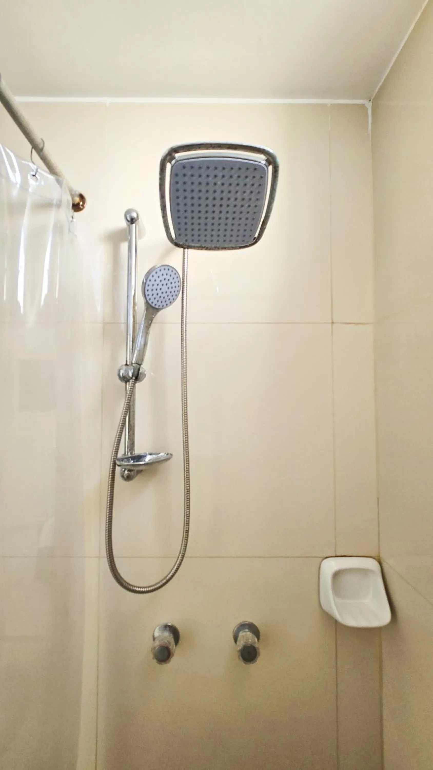 Shower in Hotel Riviera Inka Paracas